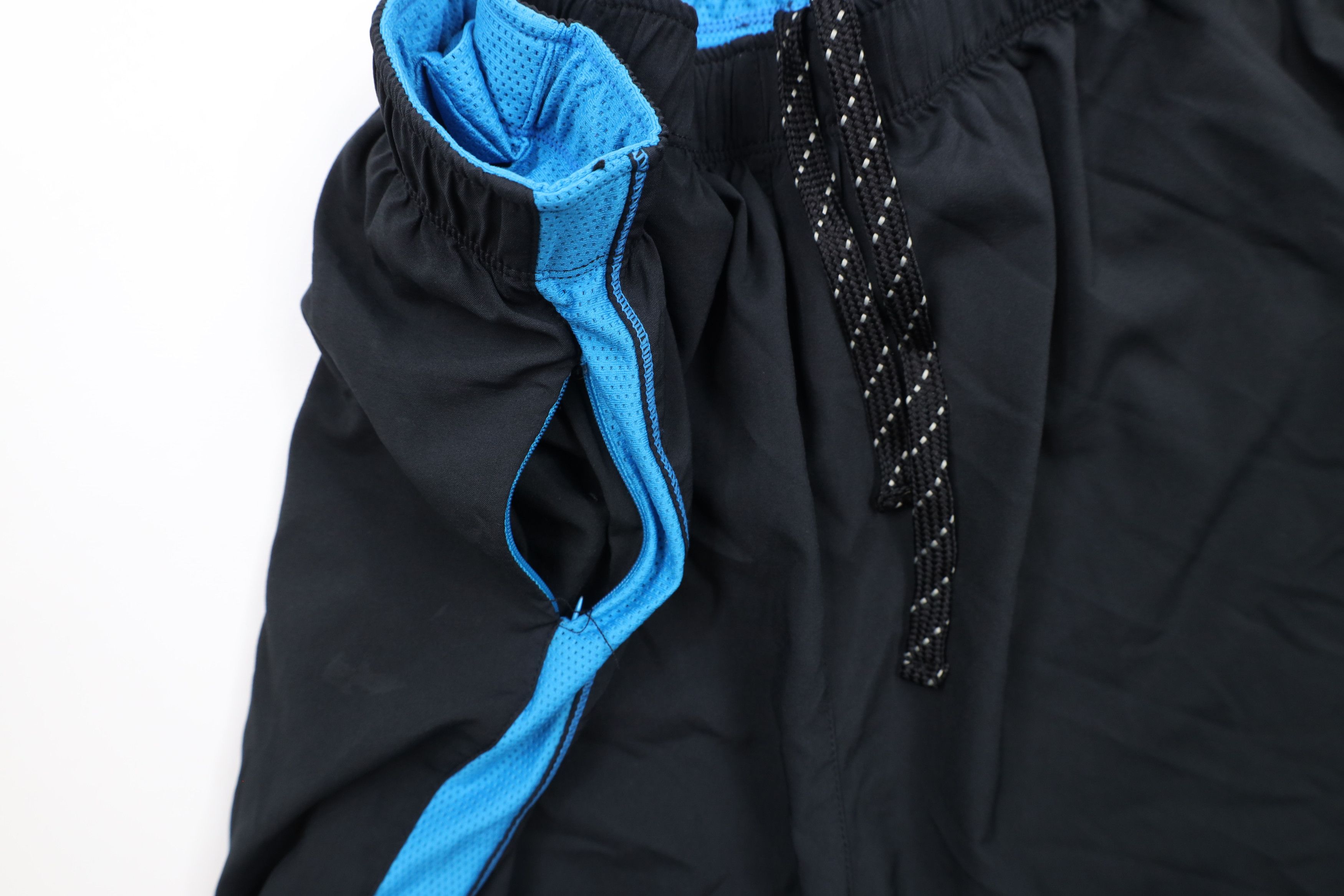 Asics × Vintage Vintage Asics Reflective Lined Gym Jogging Running Shorts Size US 34 / EU 50 - 7 Thumbnail