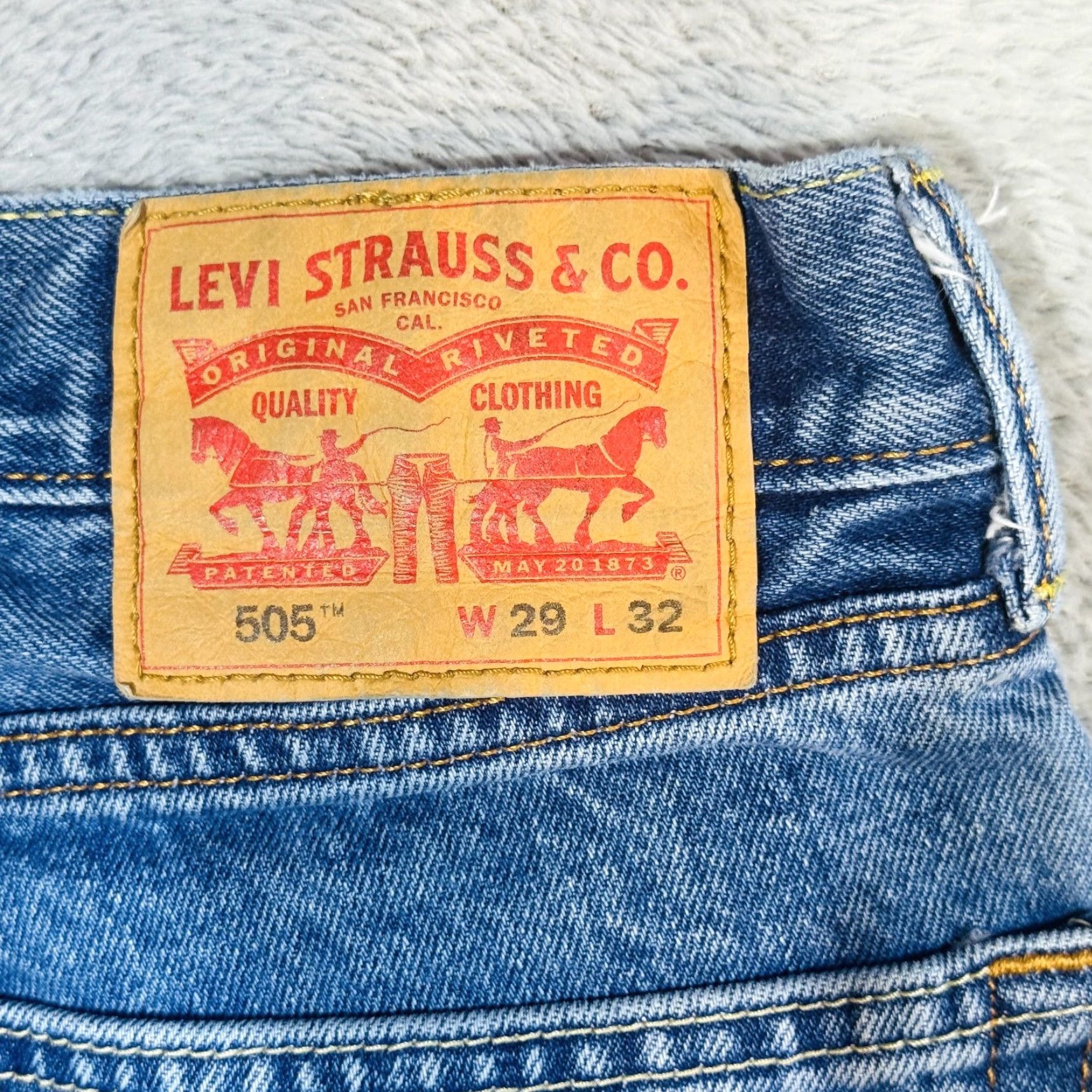 Levi's VINTAGE Levi's 505 Jeans Mens 29x32 Blue Light Wash Straight Denim Mid Rise Size US 29 - 3 Thumbnail