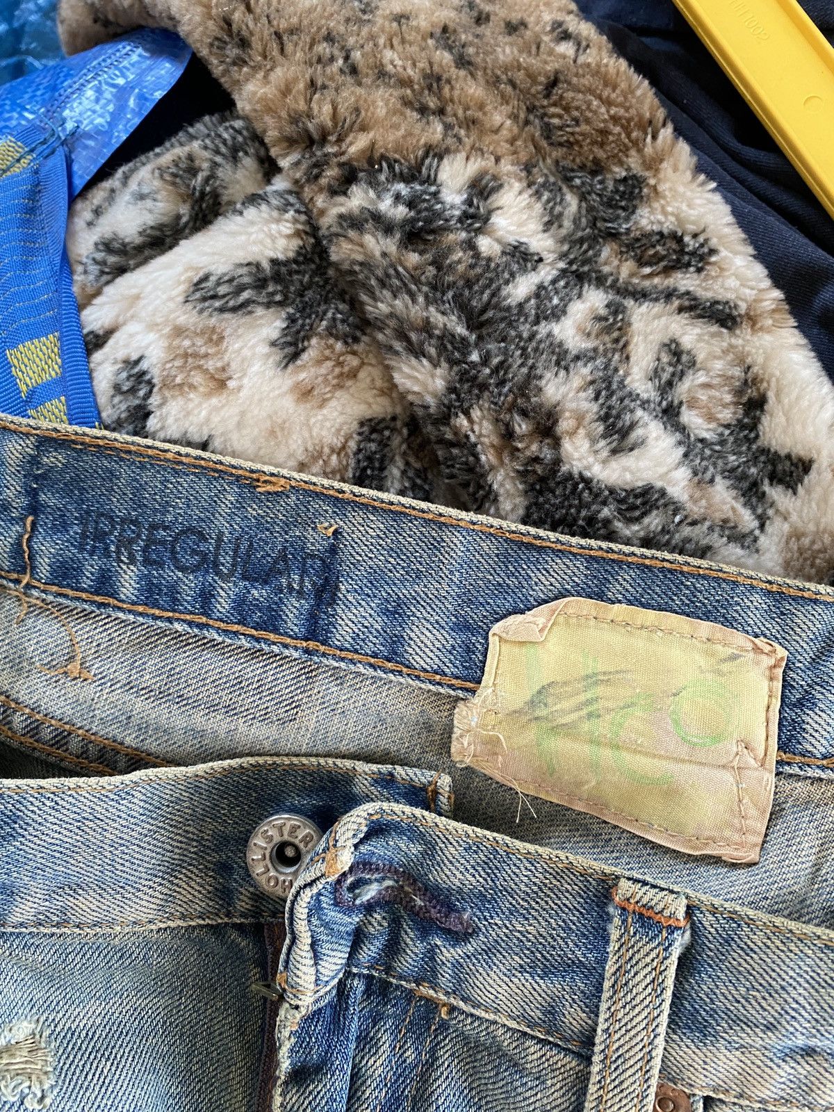 Hollister × Japanese Brand Hollister Co X Louis Vuitton MLB Distressed Denim Size US 33 - 15 Thumbnail