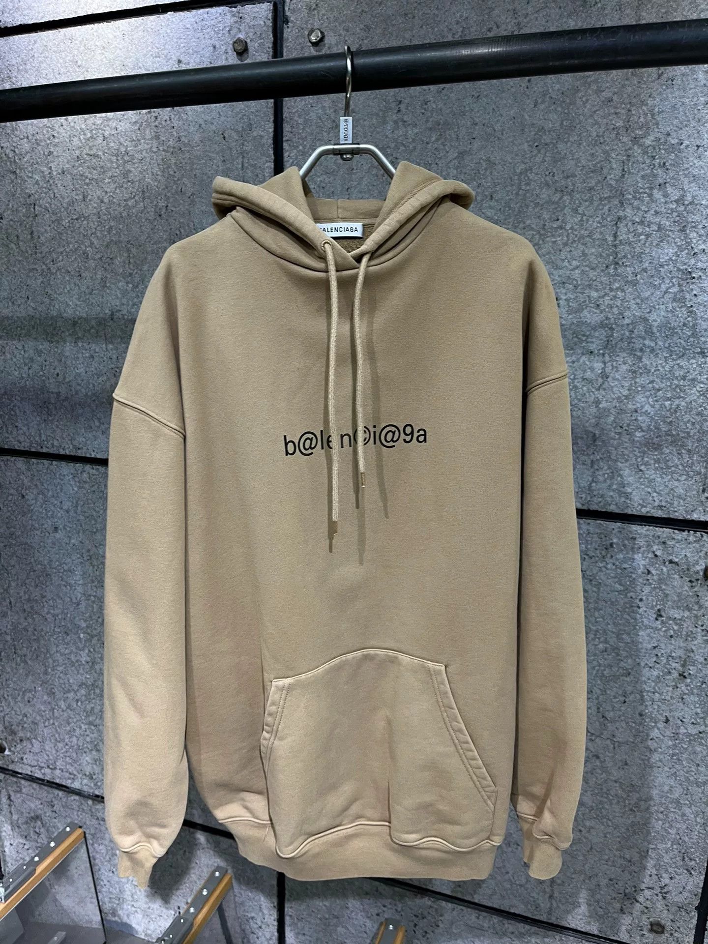 Balenciaga Balenciaga Beige Mailbox Hoodie XS Size XS / US 0-2 / IT 36-38 - 1 Thumbnail