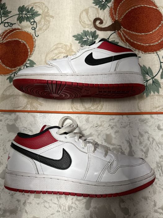 low top air jordan 1 black and white