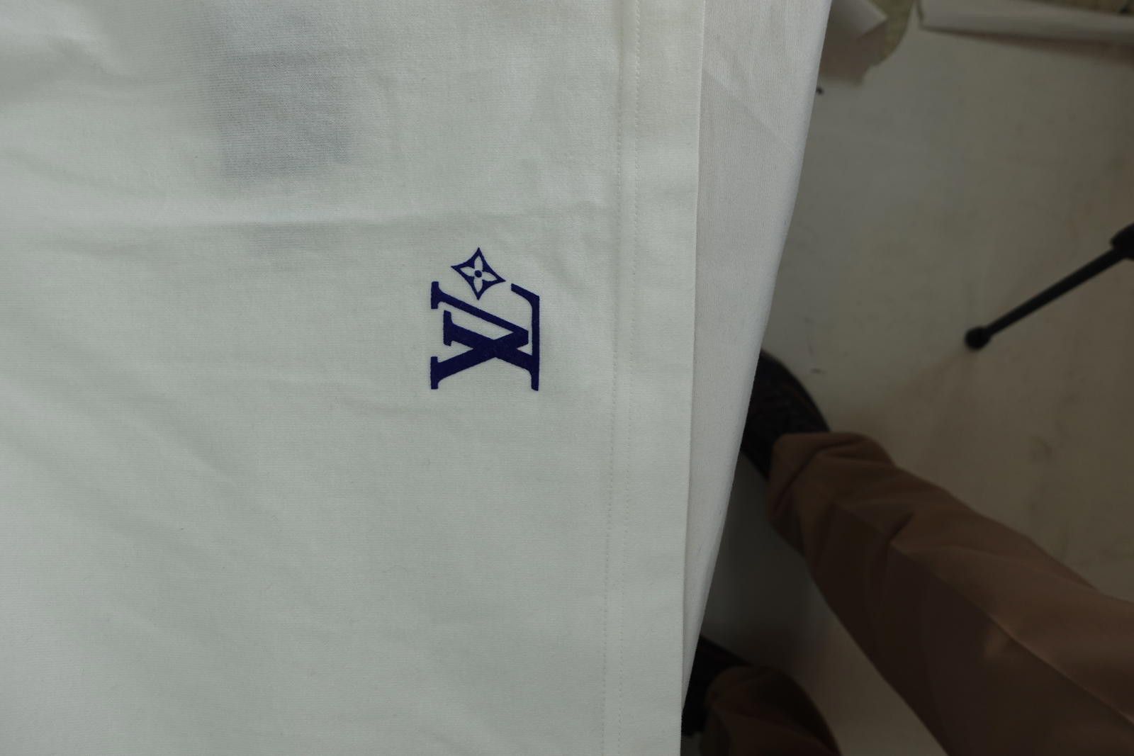 Louis Vuitton Louis Vuitton 'Le Monde Est A Vous" T-Shirt in White Size US XL / EU 56 / 4 - 5 Thumbnail