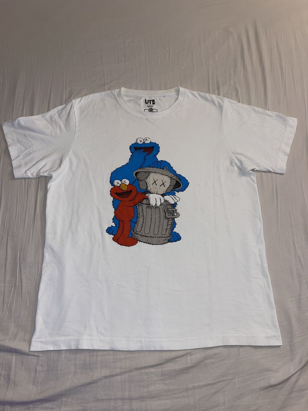 Kaws × Uniqlo KAWS X SESAME STREET Size US L / EU 52-54 / 3 - 1 Thumbnail
