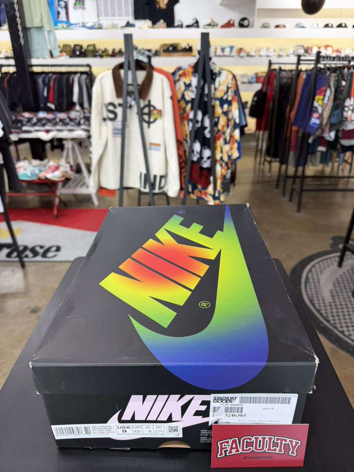 J Balvin × Jordan Brand Jordan 1 J Balvin Size 9 (2020) Size US 9 / EU 42 - 14 Thumbnail