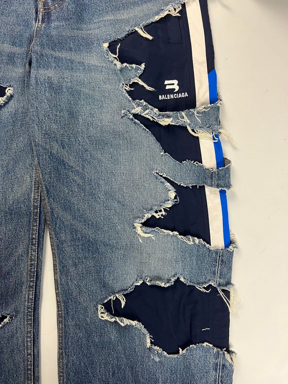 Balenciaga BALENCIAGA AW21 AFTERWORLD SAMPLE SLASHED JEANS TRACKPANTS Size US 32 / EU 48 - 3 Thumbnail