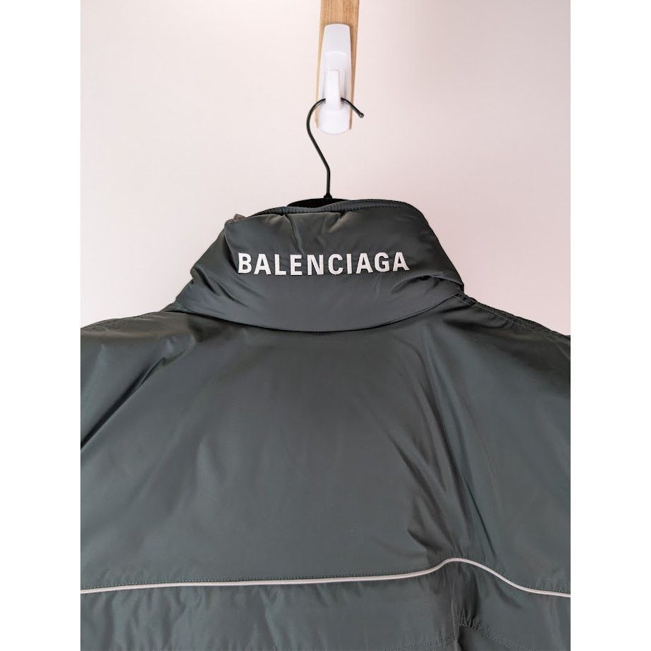 Balenciaga o1rshd1 Mat Nylon Wrap Gilet in Cypress Green Size US M / EU 48-50 / 2 - 14 Thumbnail