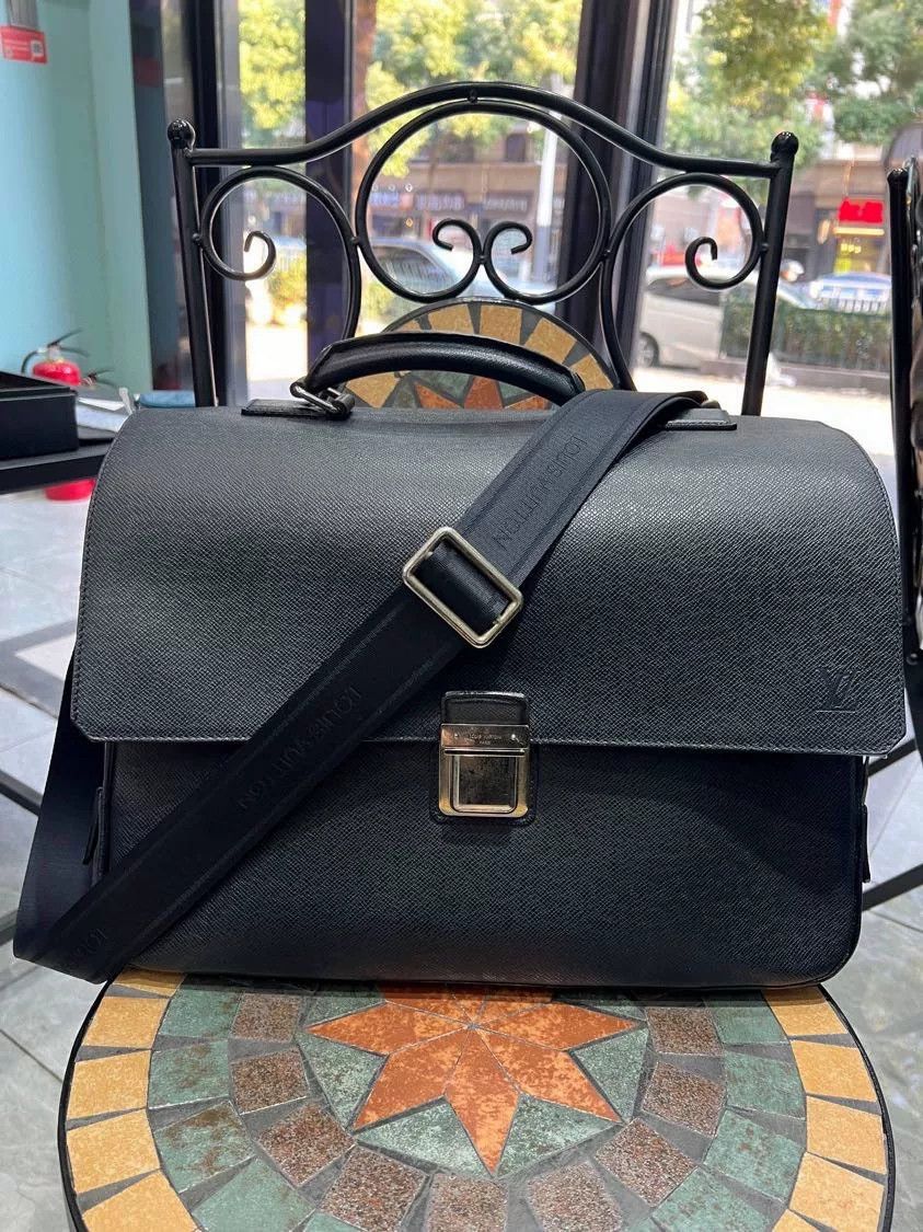 Louis Vuitton LV Full Leather Briefcase Crossbody Handbag Size ONE SIZE - 1 Thumbnail