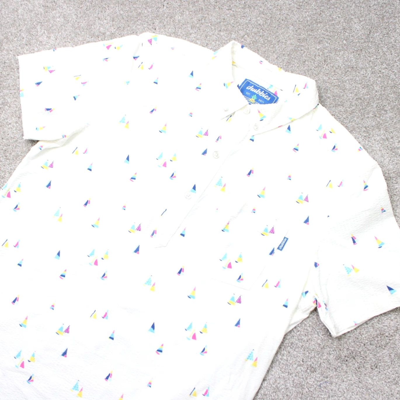 Chubbies Chubbies Shirt Mens XL White Sailboat AOP Seersucker Nylon Stretch Short Sleeve Shirt Velcro? No Size US XL / EU 56 / 4 - 3 Thumbnail