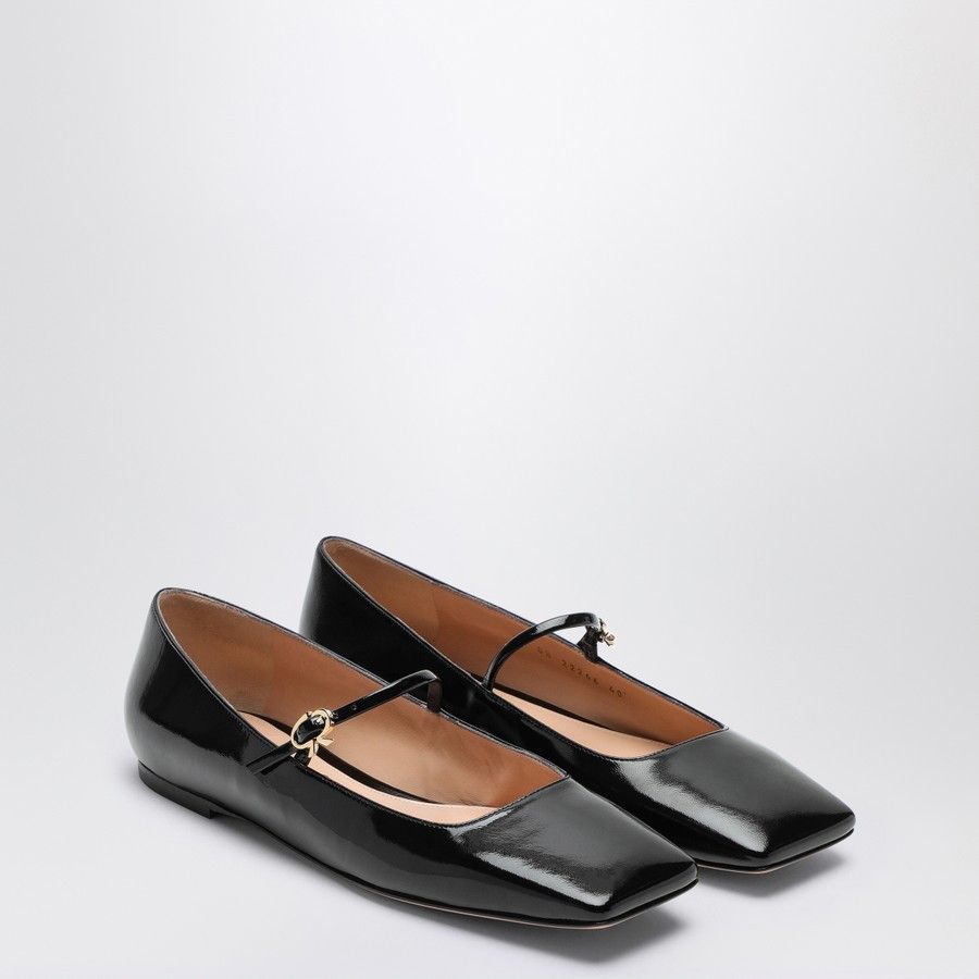 o1d2blof0824 Ballerina in Black