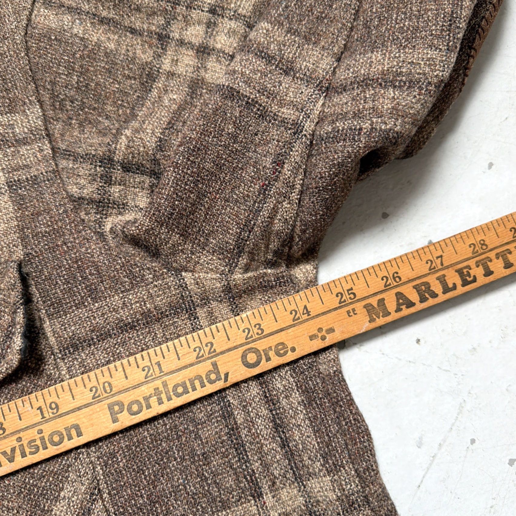 Pendleton VINTAGE Pendleton Wool Leather Elbow Plaid Hunting Work Chore Jacket XL USA Brown Wool Pattern Plaid Hunting Workwear Mens Womens Adults Unisex Size US XL / EU 56 / 4 - 3 Thumbnail