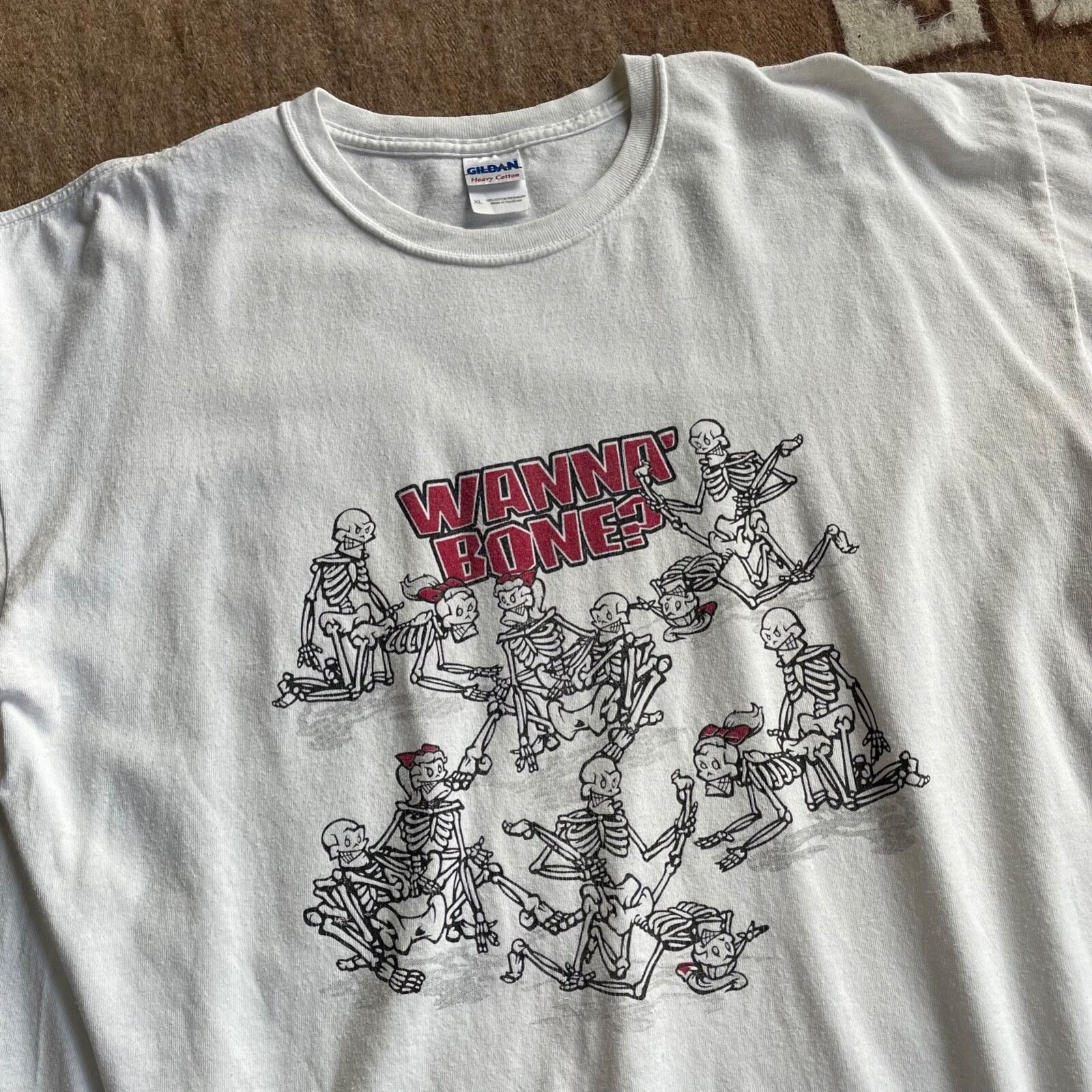 Vintage Wanna' Bones Skeleton Kamasutra Vintage Graphic T Shirt 9157 Size US XL / EU 56 / 4 - 1 Thumbnail