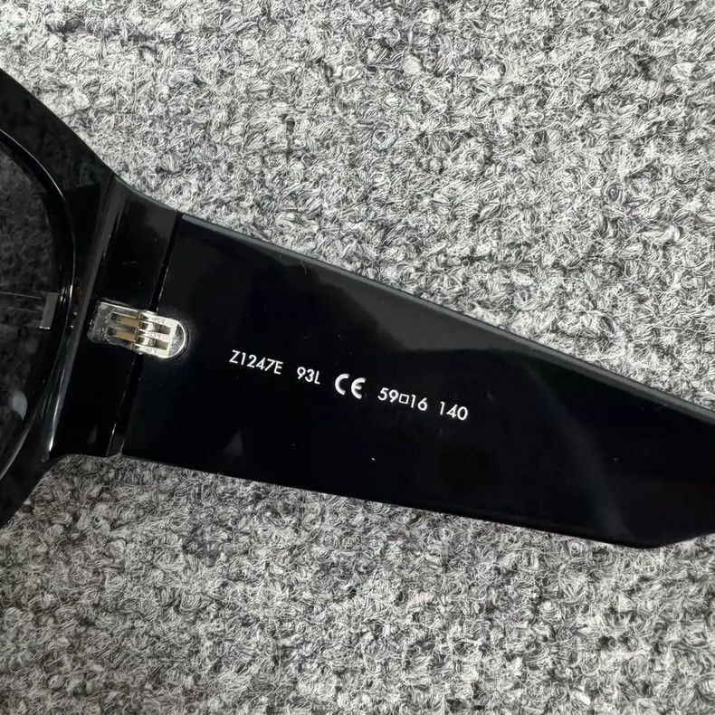 Louis Vuitton Louis Vuitton LV Selby Sunglasses-2507 Size ONE SIZE - 5 Thumbnail