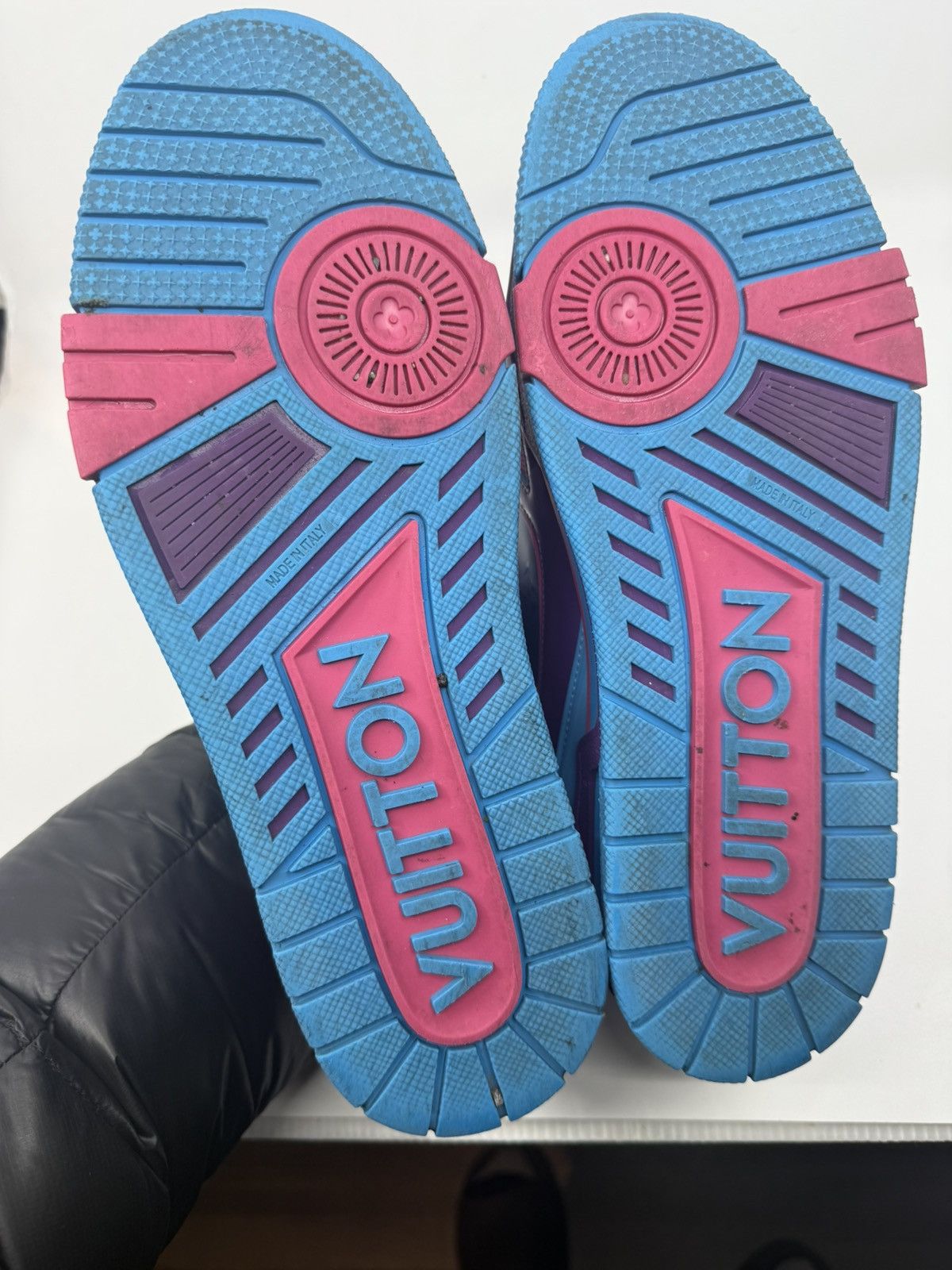 Louis Vuitton Louis Vuitton monogram Trainer Size US 8.5 / EU 41-42 - 7 Thumbnail