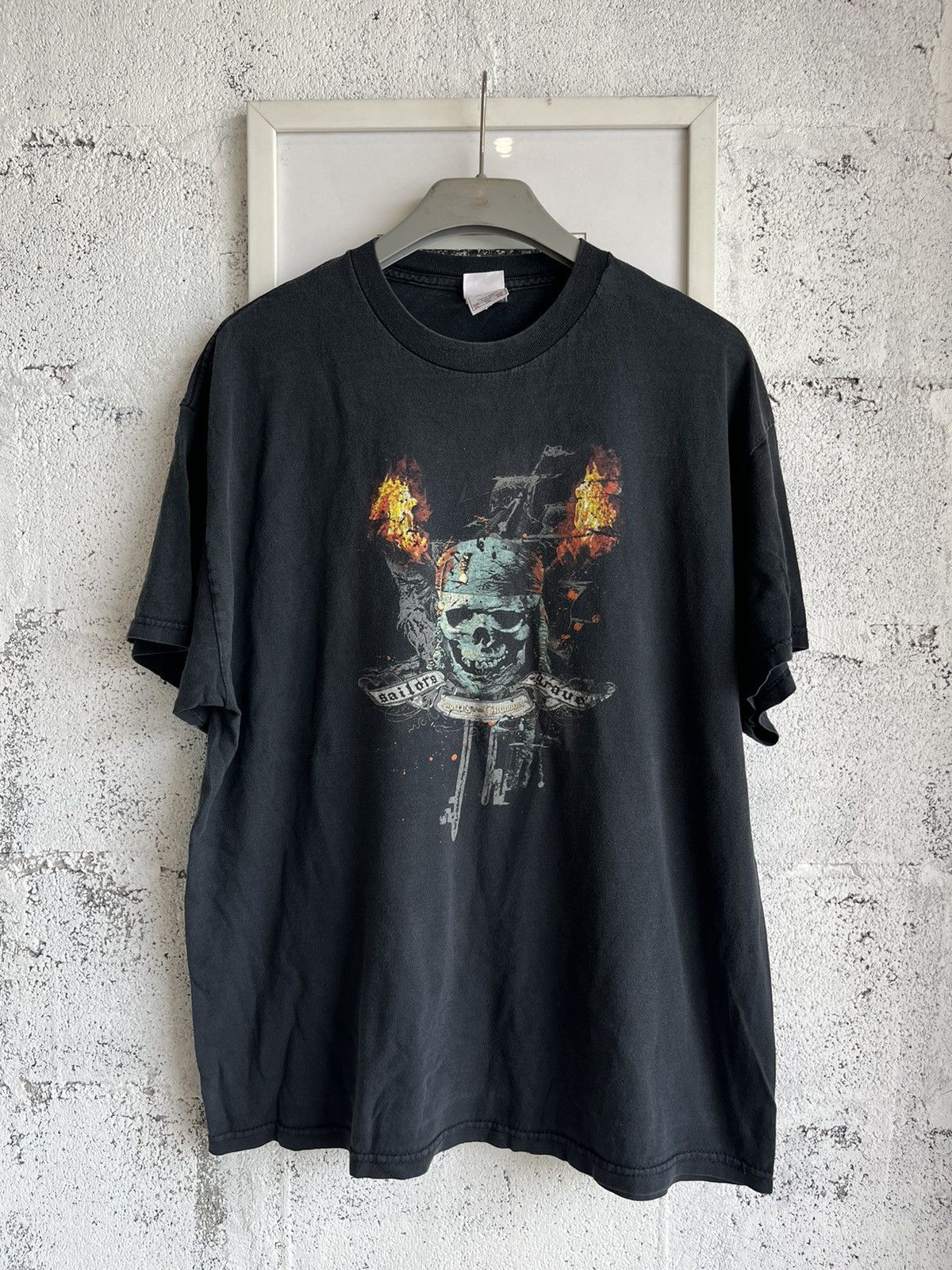 Vintage PIRATES OF THE CARIBBEAN Film Movie Tshirt