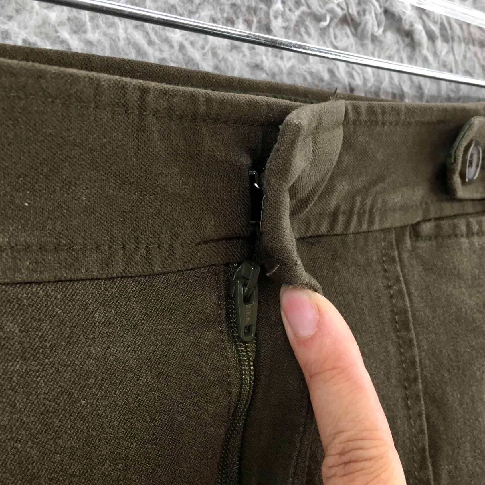 Banana Republic Banana Republic Sloan Skinny Chino Pants Womens 4 Green Cotton Blend Low Rise Chino Pants Regular Womens Green 90s Classic Mens Girls Size 27" / US 4 / IT 40 - 4 Thumbnail