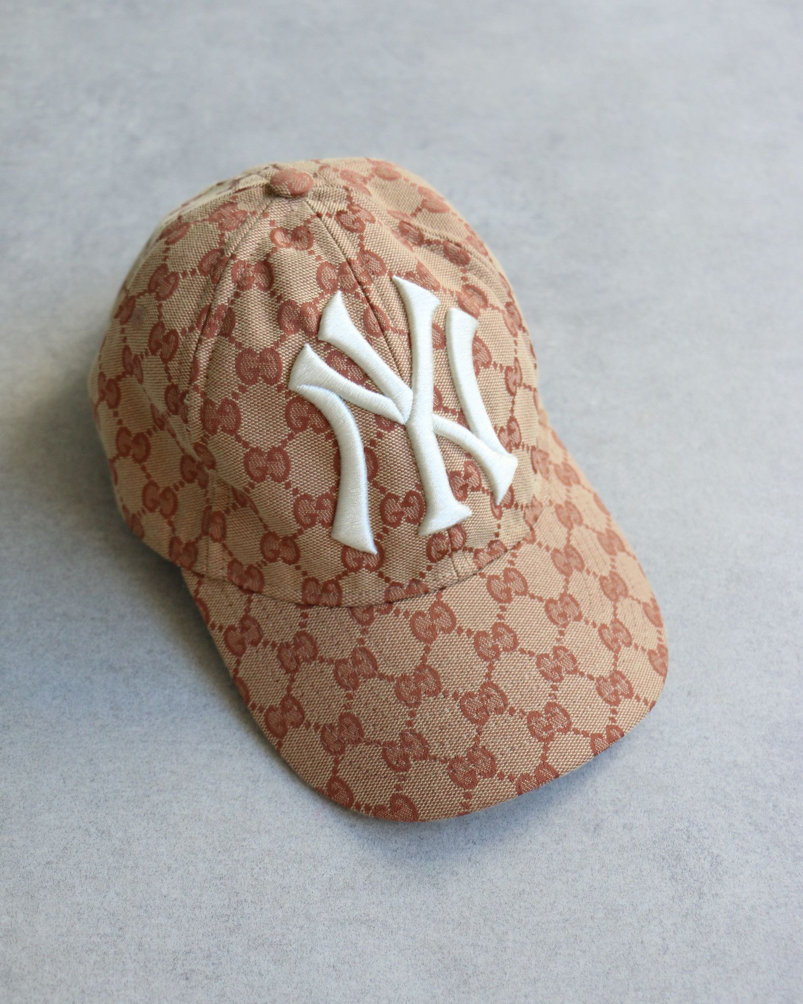 Gucci Gucci New York Yankees Bunny Rabbit Embroidery Pink 