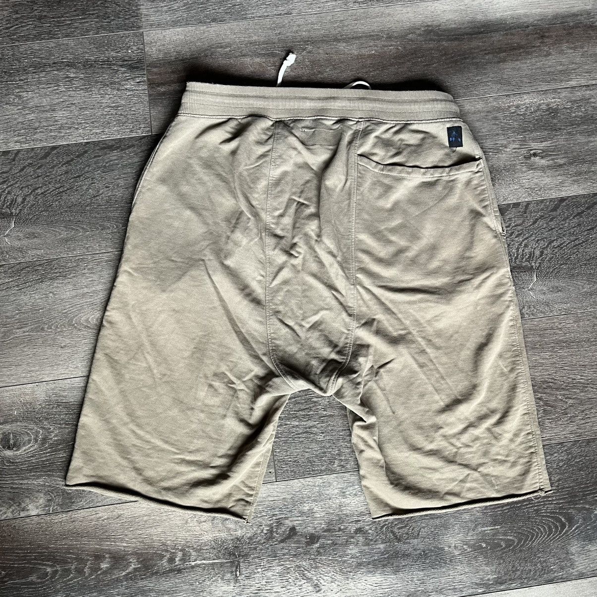 Urban Outfitters × Vintage Vintage Style Urban Outfitters Low Drop Crotch Sweatshorts Size US 32 / EU 48 - 2 Thumbnail