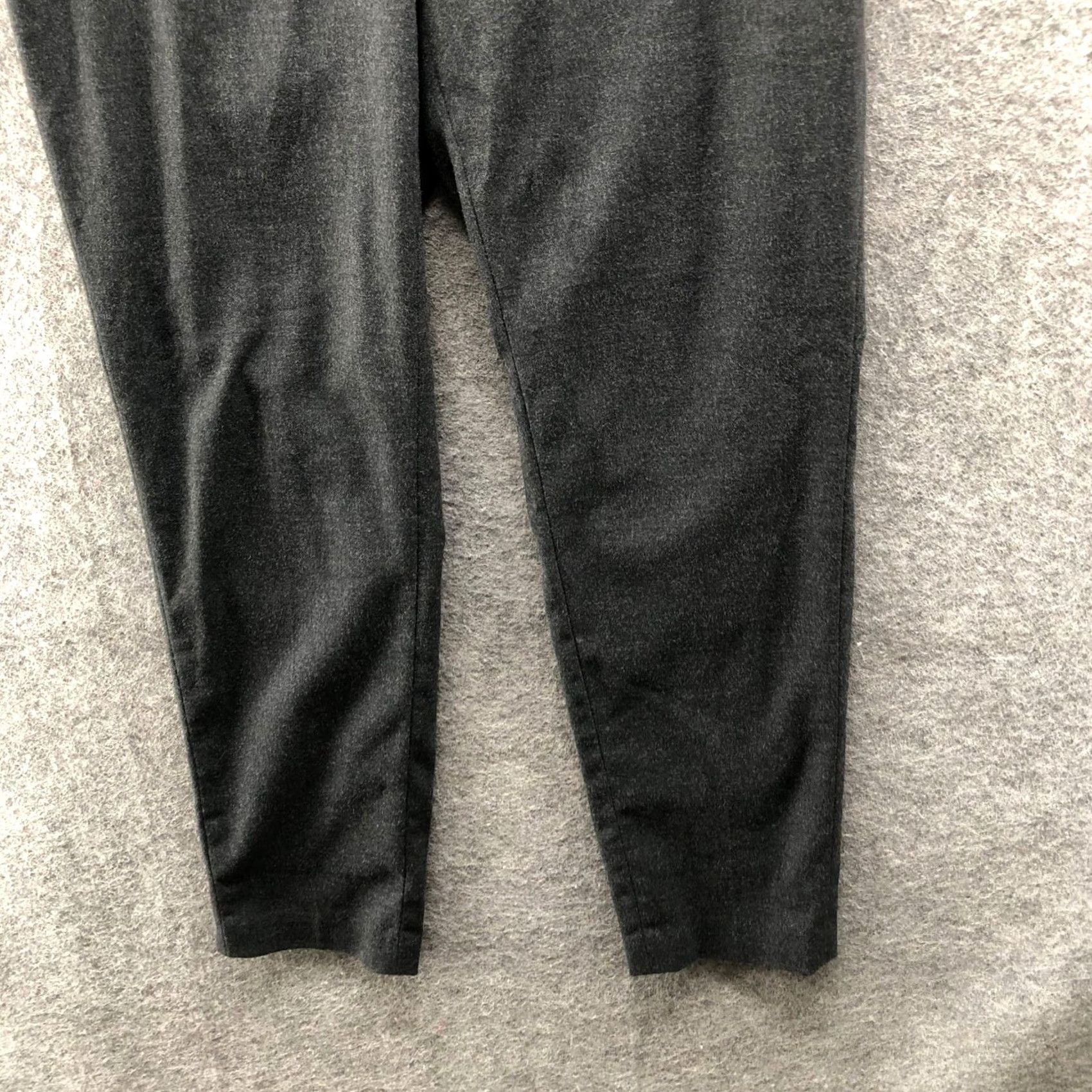 Uniqlo VINTAGE? No. Uniqlo Ezy Ankle Pants Womens XS (24-25) Wool-Like Dark Gray Mid Rise Tapered Size 26" / US 2 / IT 38 - 5 Thumbnail