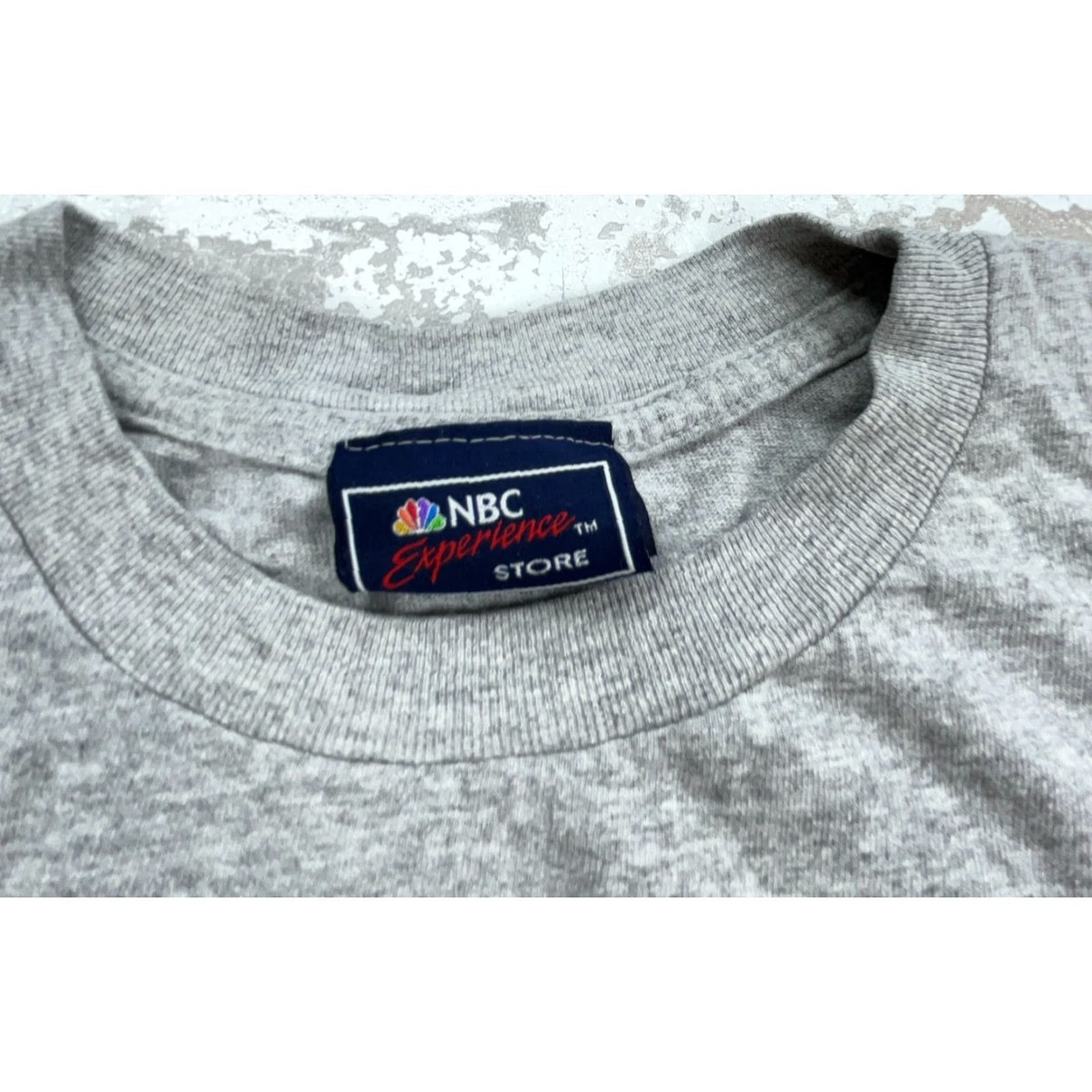 Vintage VINTAGE NBC Friends Shirt Men XL Gray Tee 90s 00s Pop Culture Graphic Print Short Sleeve Crew Neck Cotton Jersey Embroidered USA Made Size US XL / EU 56 / 4 - 3 Thumbnail