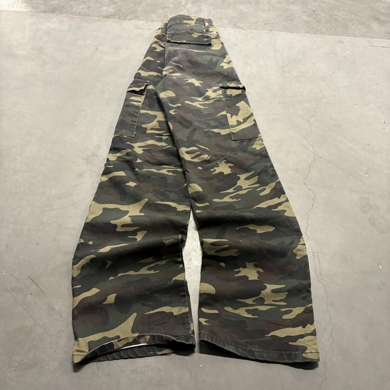 Other Vintage Y2K/2000s Baggy Camo Skater Style VIP JEANS Streetwear Style Camo Cargo Pants! Size US 28 / EU 44 - 4 Thumbnail