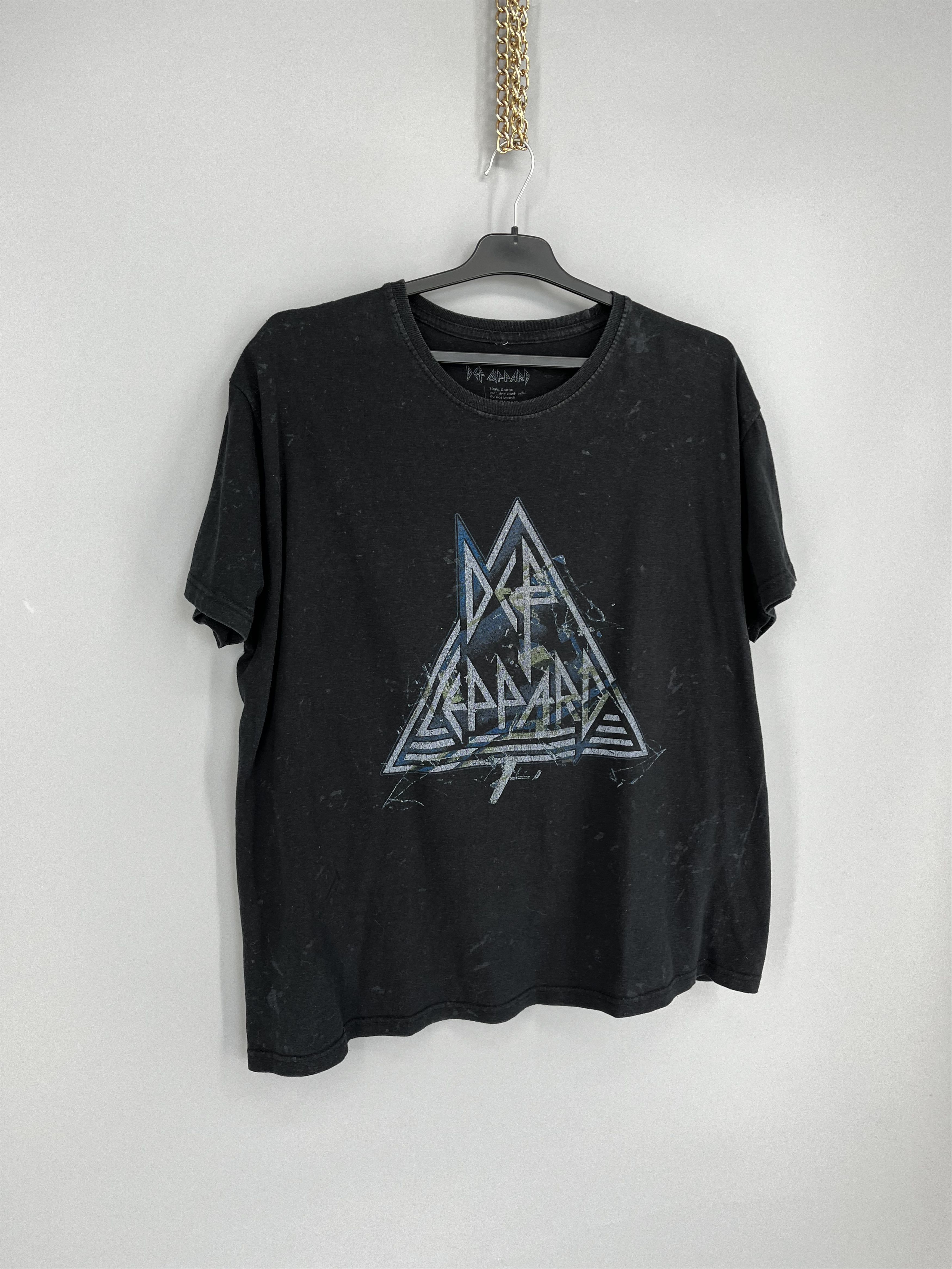Band Tees Vintage Y2K Def Leppard Band Tee Size L Size US L / EU 52-54 / 3 - 2 Thumbnail