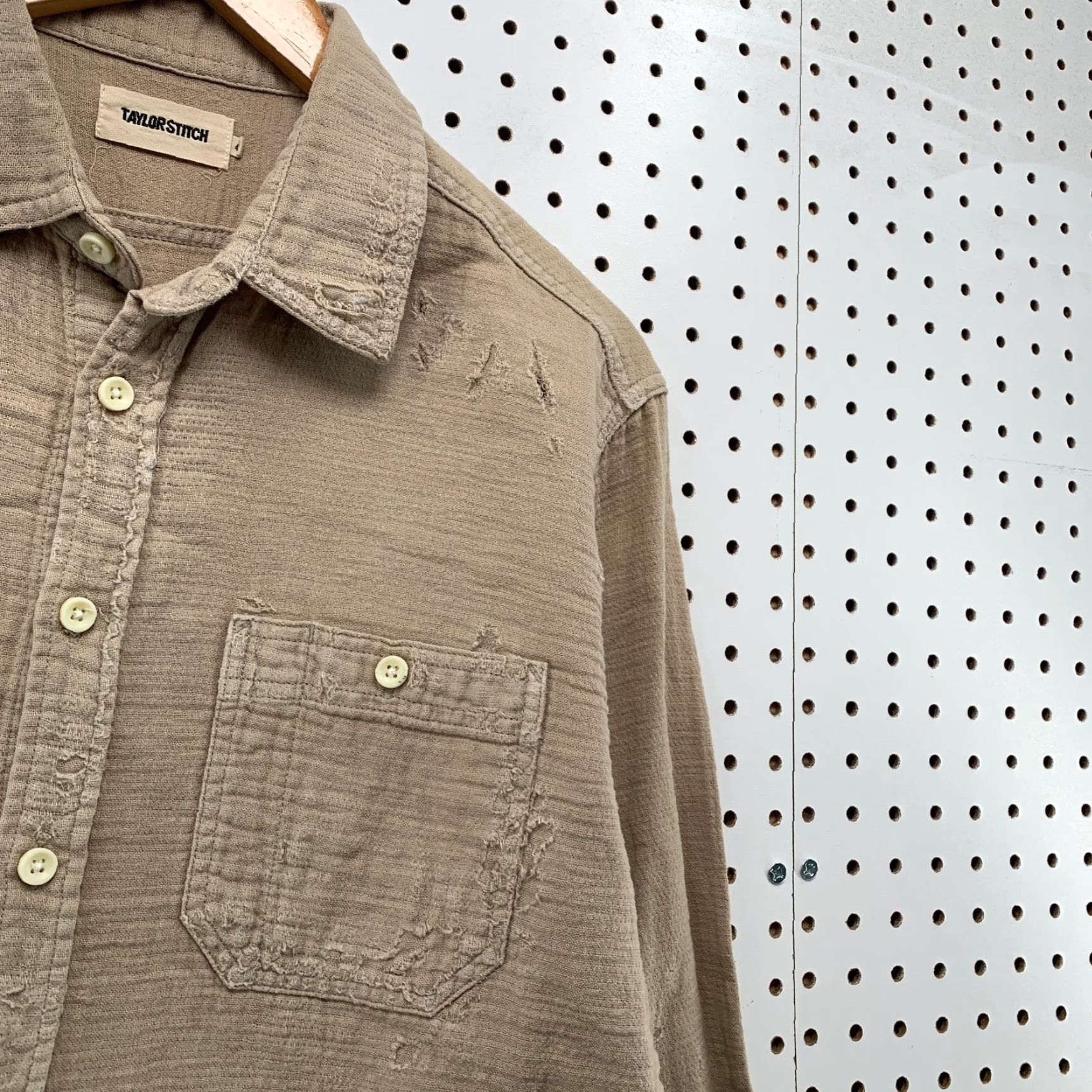 Taylor Stitch Taylor Stitch Button Shirt Mens Large Beige Long Sleeve Distressed Button-Up Shirt Size US L / EU 52-54 / 3 - 6 Thumbnail