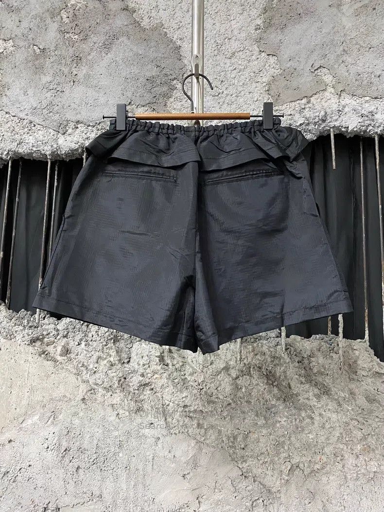 Louis Vuitton Louis Vuitton Lotus Lace Shorts Size US 34 / EU 50 - 2 Thumbnail