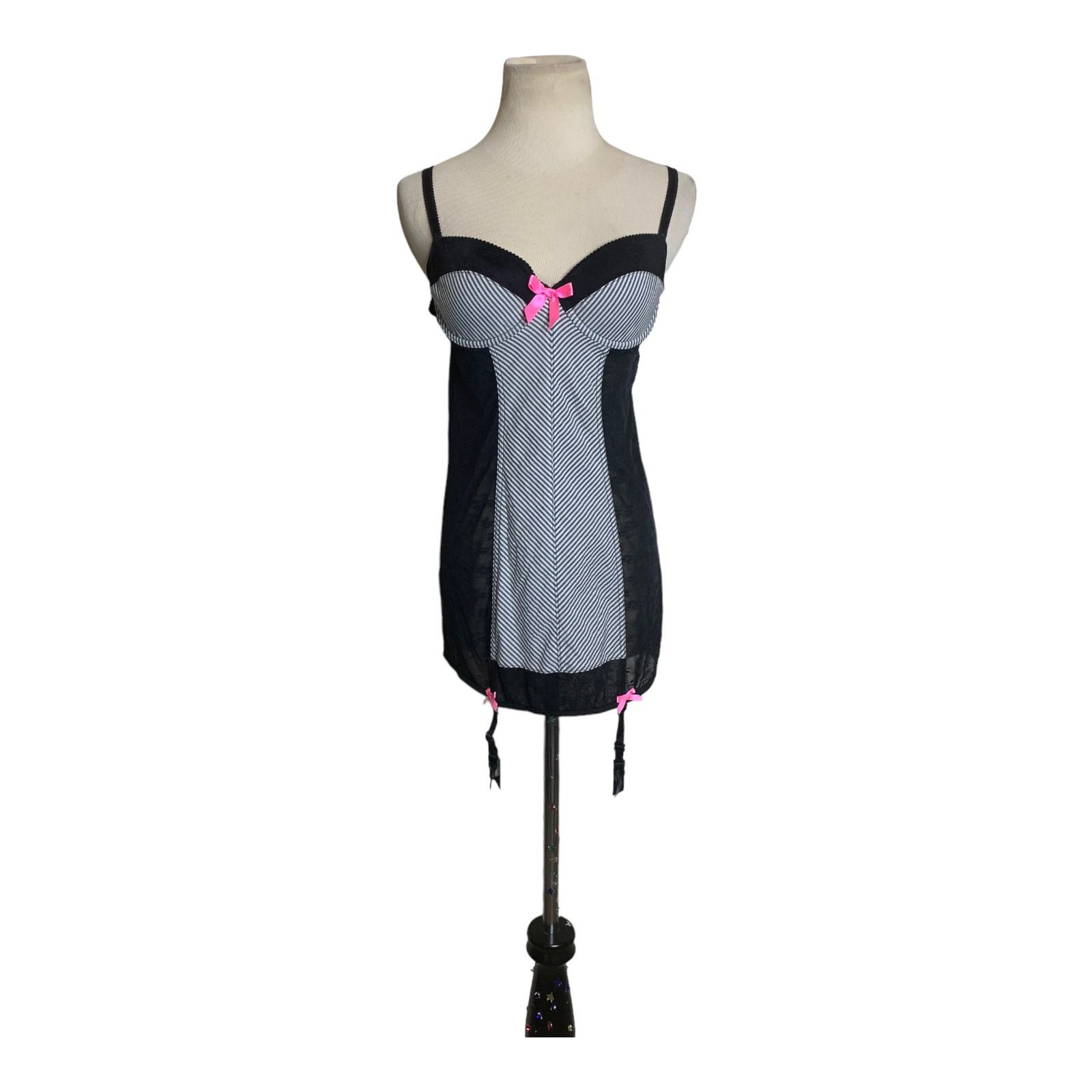 Victoria's Secret Victoria’s Secret black white color block slip size Medium Size ONE SIZE - 11 Thumbnail