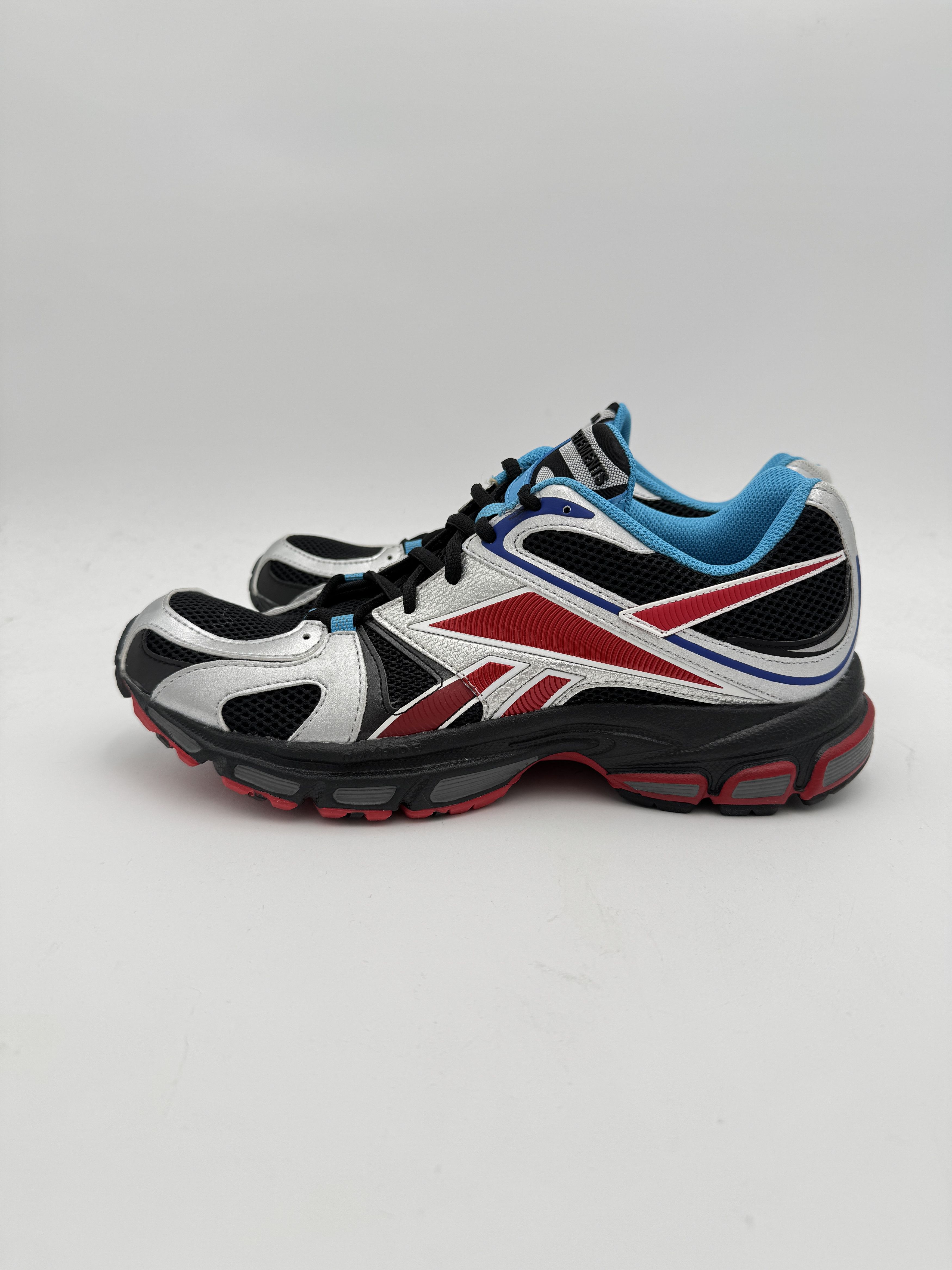 Reebok × Vetements Vetements Reebok Spike Runner 200 Black Silver Red Blue Size US 9 / EU 42 - 4 Thumbnail