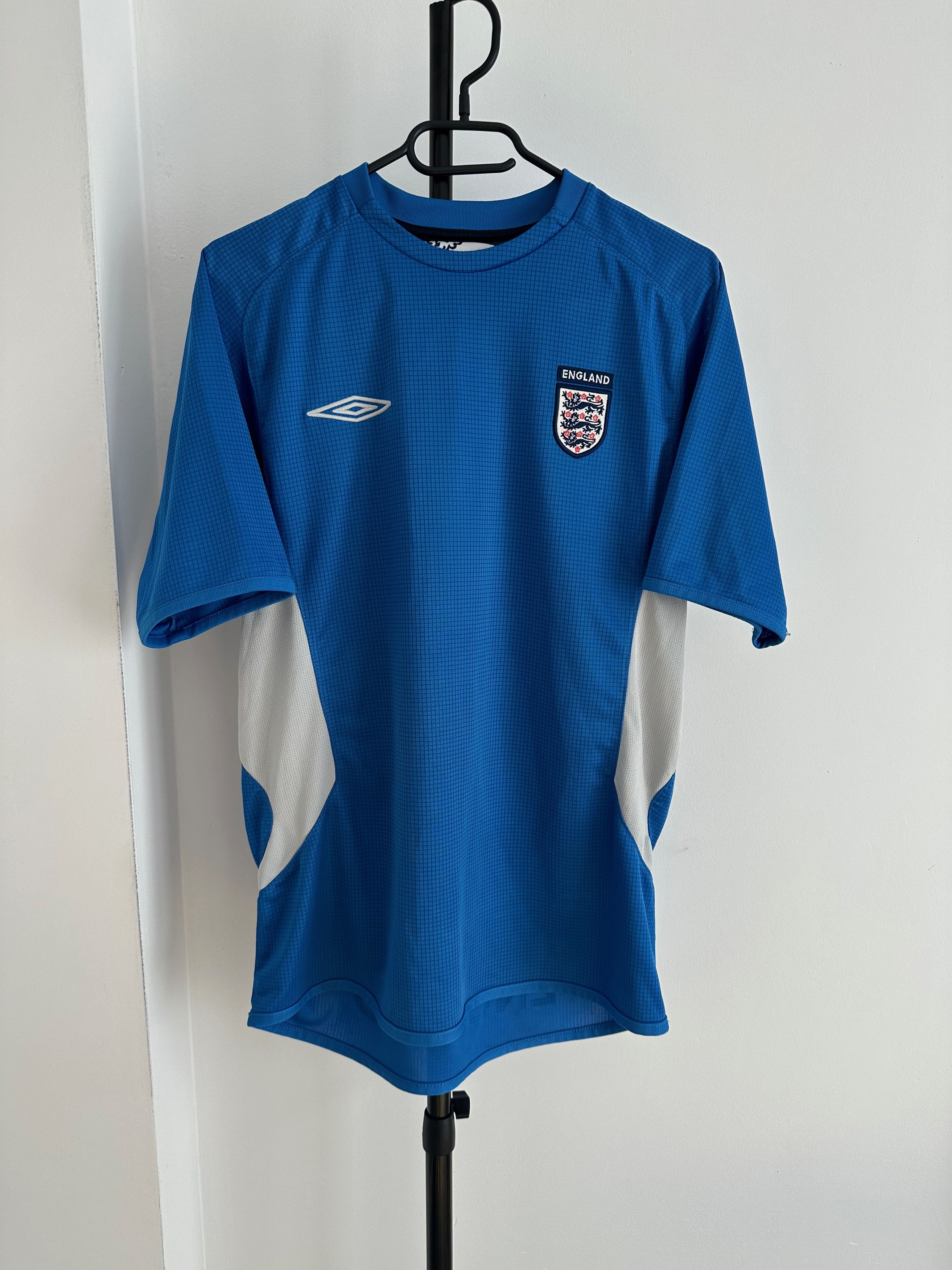 Umbro 2005 Umbro England soccer national team blue Size US M / EU 48-50 / 2 - 1 Thumbnail