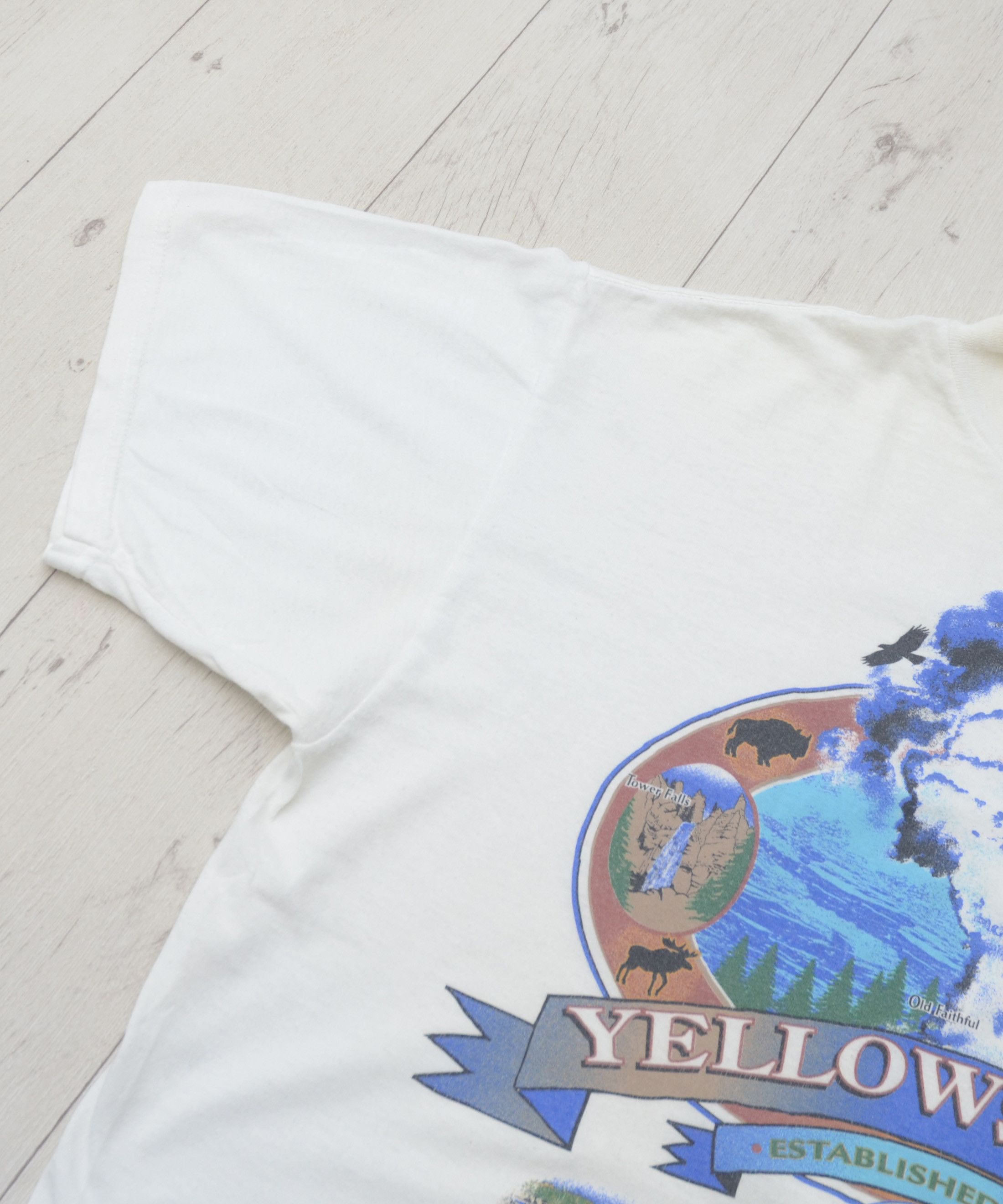 Vintage Vintage 90's Yellowstone National Park Graphic Tee T-shirt Size US L / EU 52-54 / 3 - 6 Thumbnail