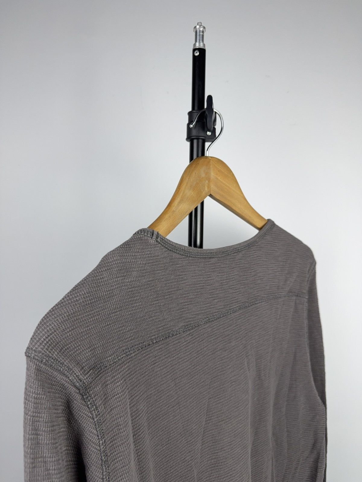 Allsaints 00s AllSaints Ribbed Thermal Long Sleeve Crewneck Grey Size US S / EU 44-46 / 1 - 11 Thumbnail