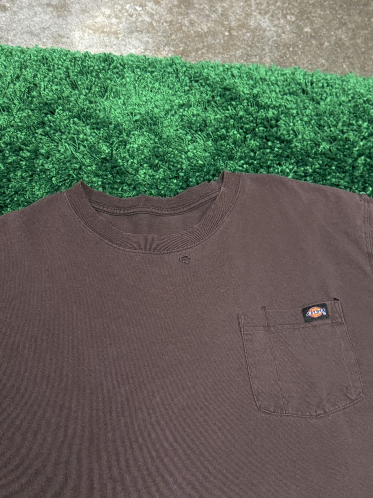 Dickies Dickies Coffee Brown Mocha Pocket Distressed Logo Tee Size US XL / EU 56 / 4 - 2 Thumbnail