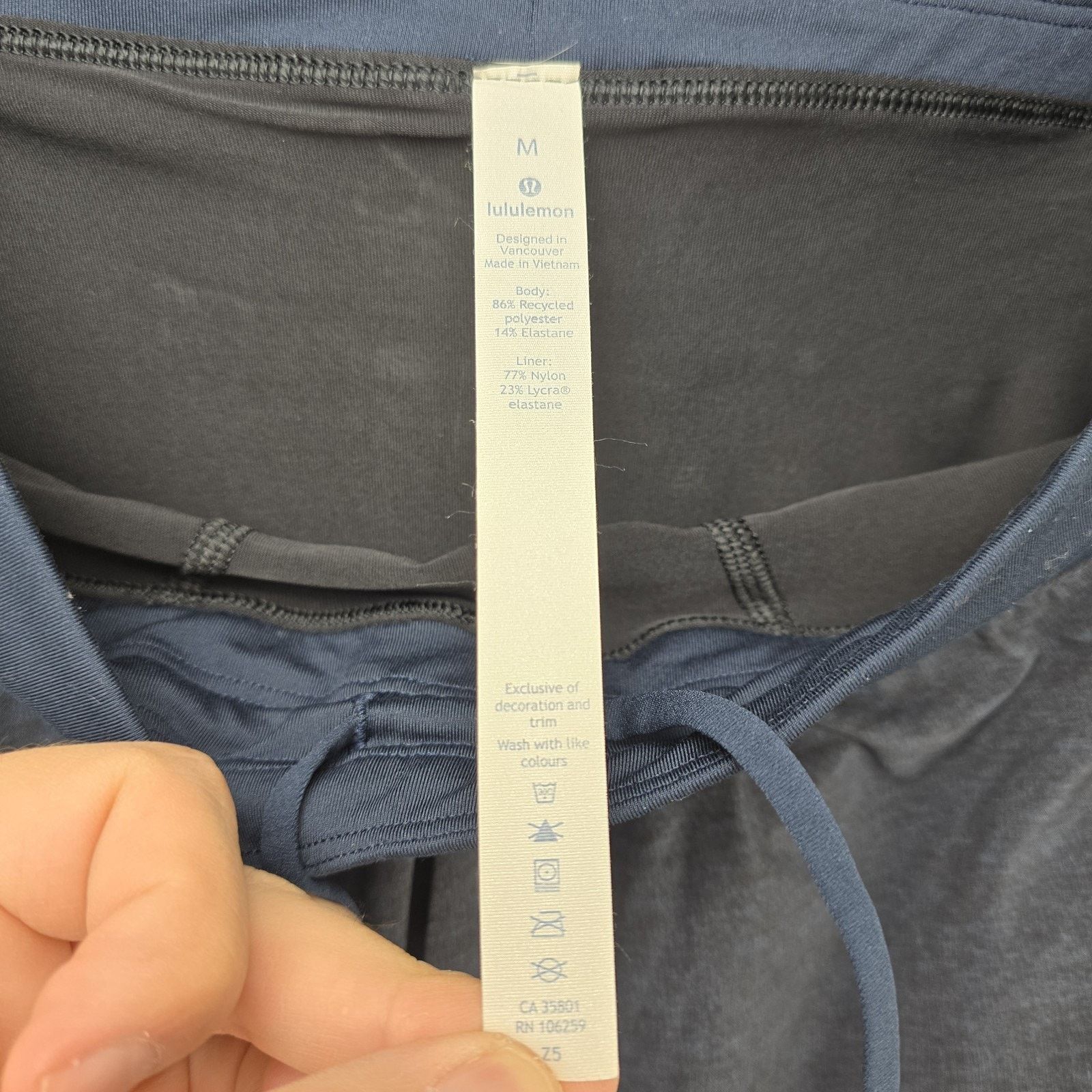 Lululemon Lululemon T.H.E. Short 9 Lux LM7Y24S Size Medium Active Size US 30 / EU 46 - 3 Thumbnail