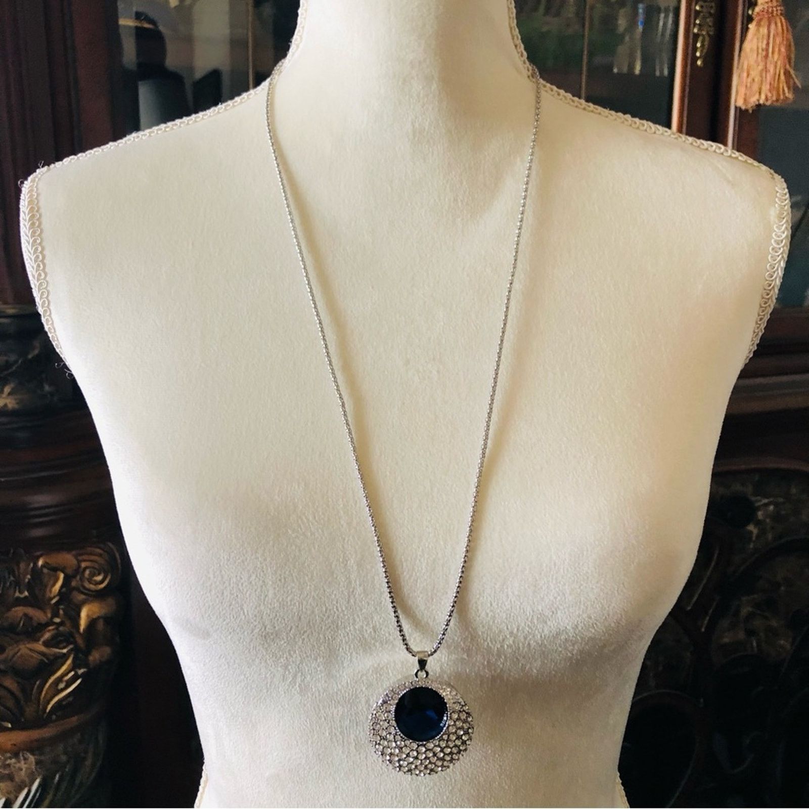 Jewelry Faceted round royal blue stone medallion amulet necklace Size ONE SIZE - 6 Thumbnail