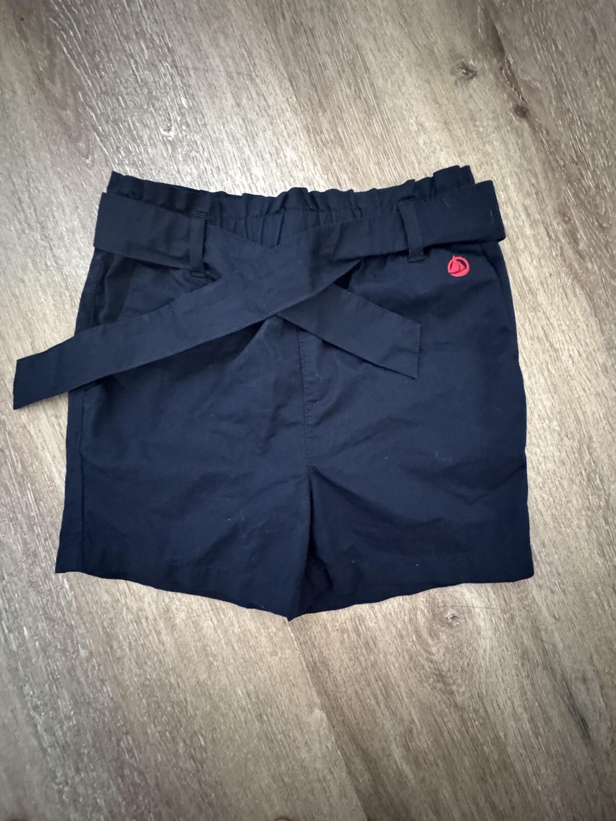 Petit Bateau Petit Bateau Navy Short 6Y NWT Size US 26 / EU 42 - 1 Thumbnail