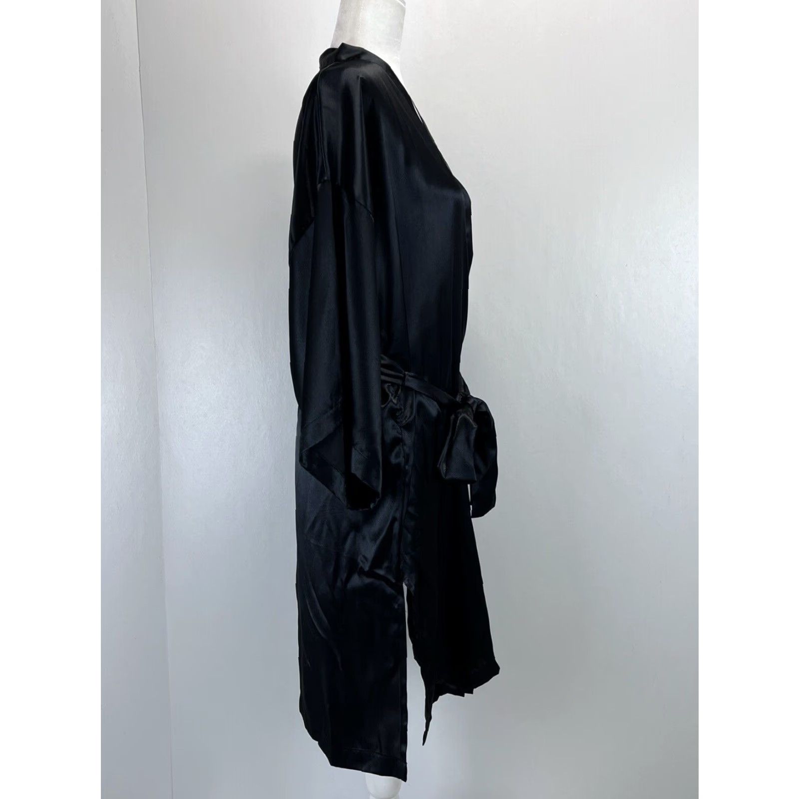 Victoria's Secret VINTAGE Victoria's Secret Satin Robe One Size Black Gold Label Belted Womens Size ONE SIZE - 4 Thumbnail
