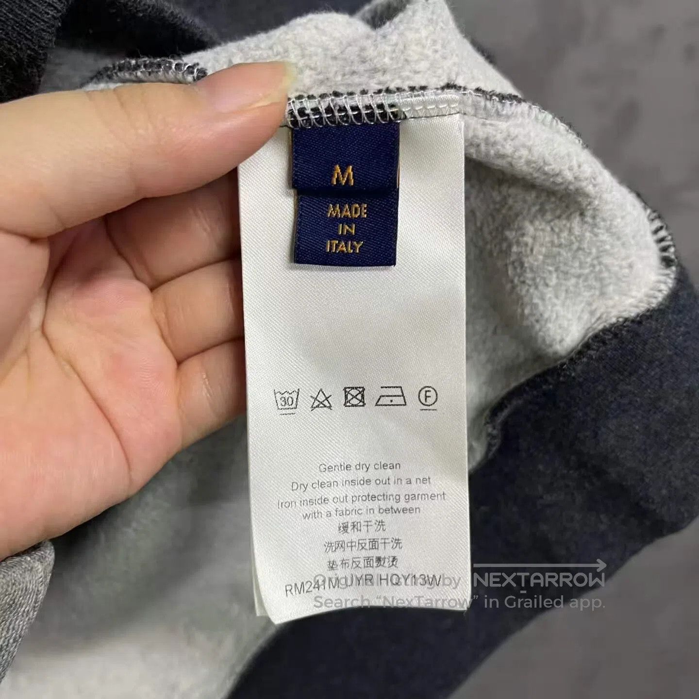 Louis Vuitton Louis Vuitton Gray letter logo printed round-neck long-sle Size US M / EU 48-50 / 2 - 3 Thumbnail