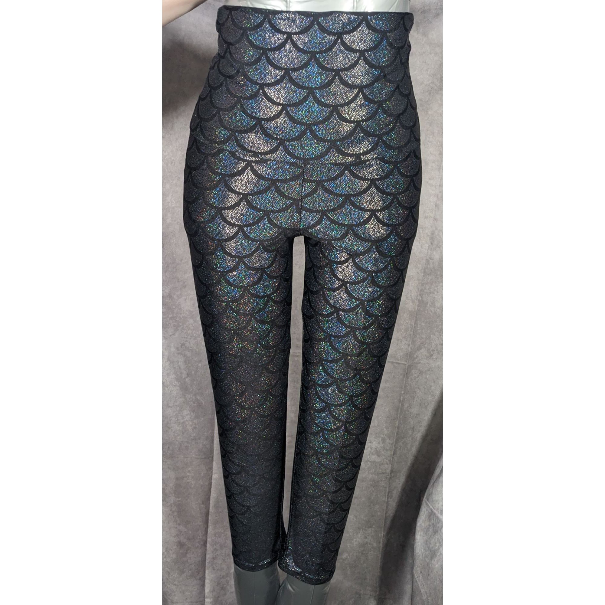 Other Emily Hsu Black Prismatic Rainbow Fish Scale Cropped Legging Size 24" / US 00 / IT 34 - 5 Thumbnail