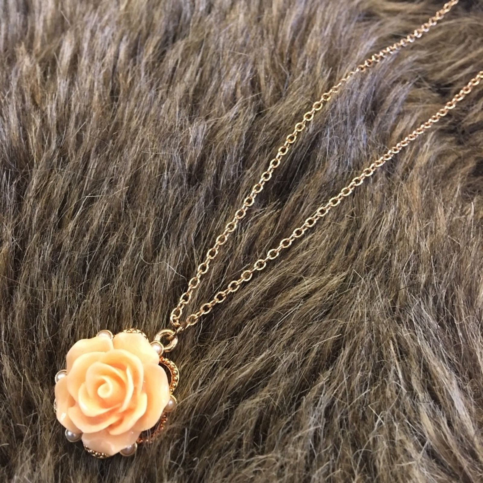 Jewelry Victorian style resin peach rose pendant necklace Size ONE SIZE - 9 Thumbnail