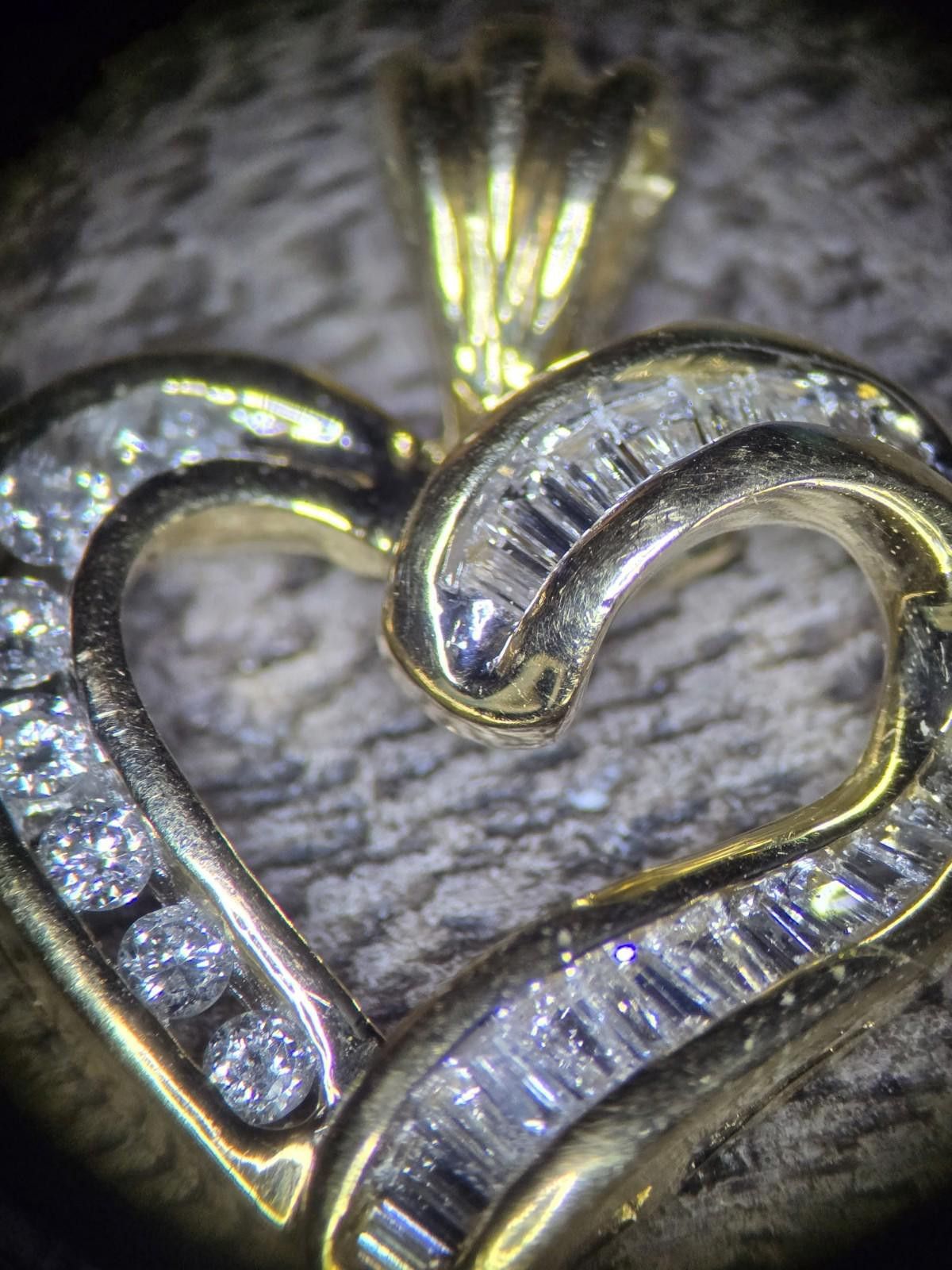 14k Gold Encrusted Diamond Heart Estate Pendant 2g