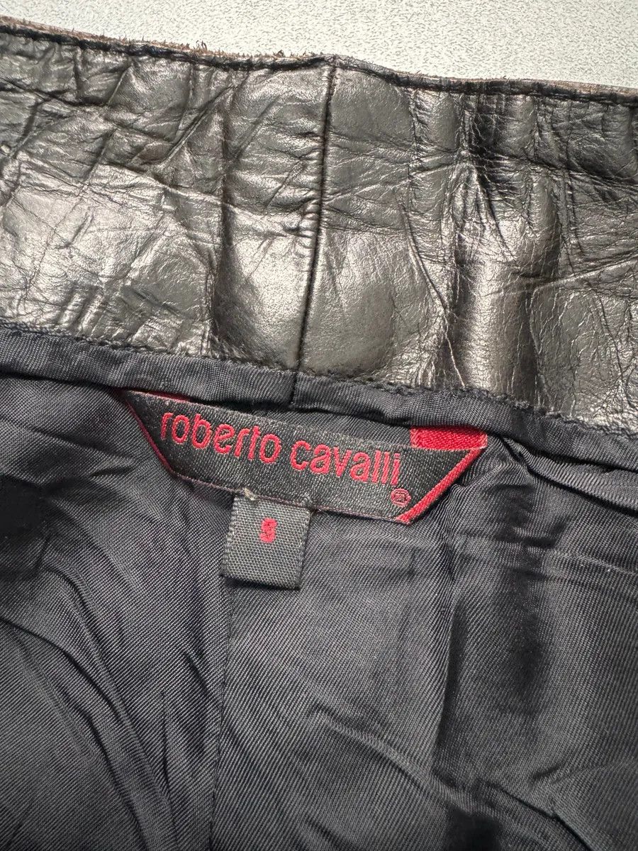 Roberto Cavalli × Vintage FW2000 Roberto Cavalli Crocodile Effect Leather Black Skirt Size 26" / US 2 / IT 38 - 8 Thumbnail