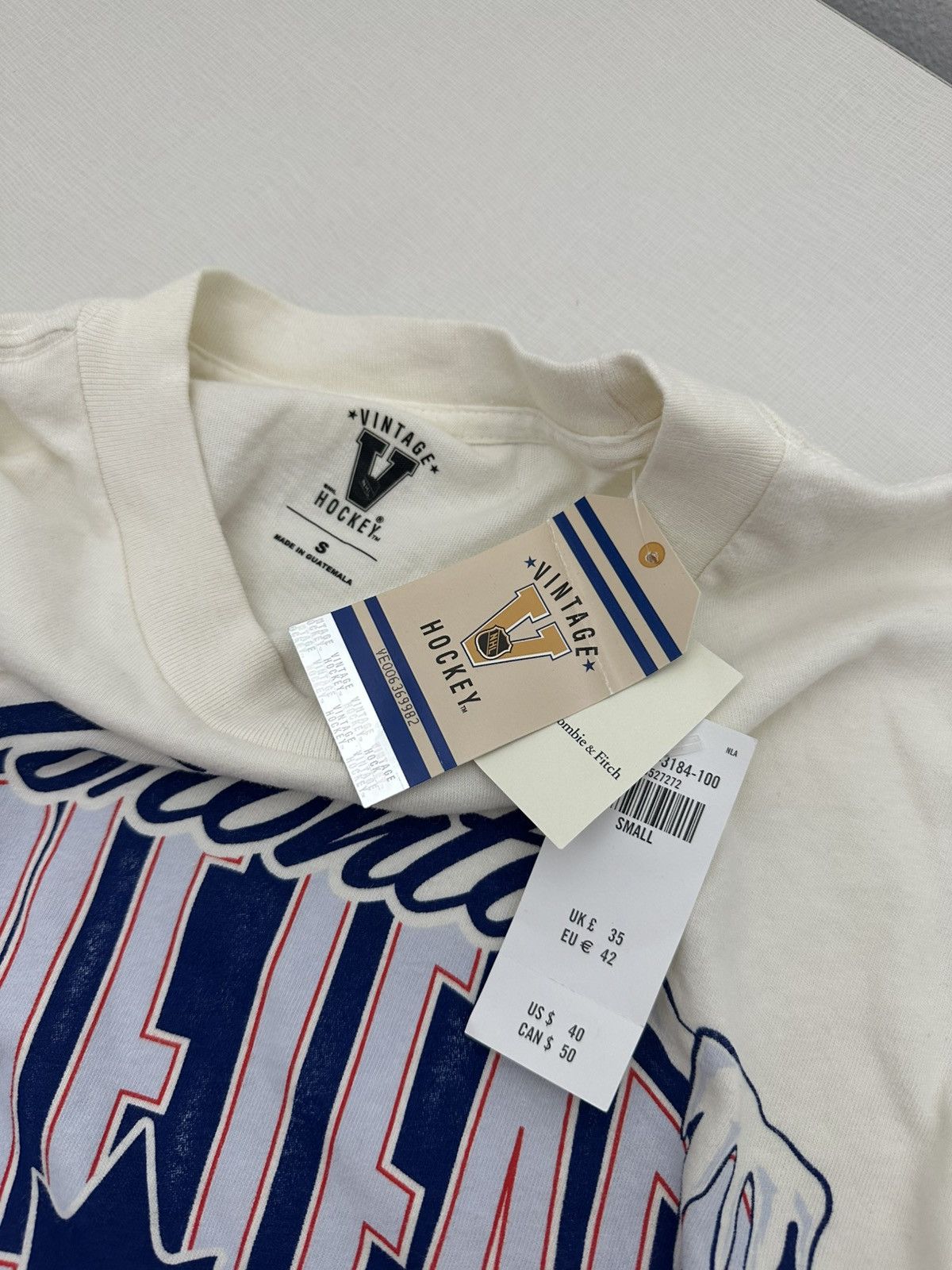 NHL BNWT Toronto Maple Leafs Vintage Hockey NHL TShirt Size S Size US S / EU 44-46 / 1 - 5 Thumbnail