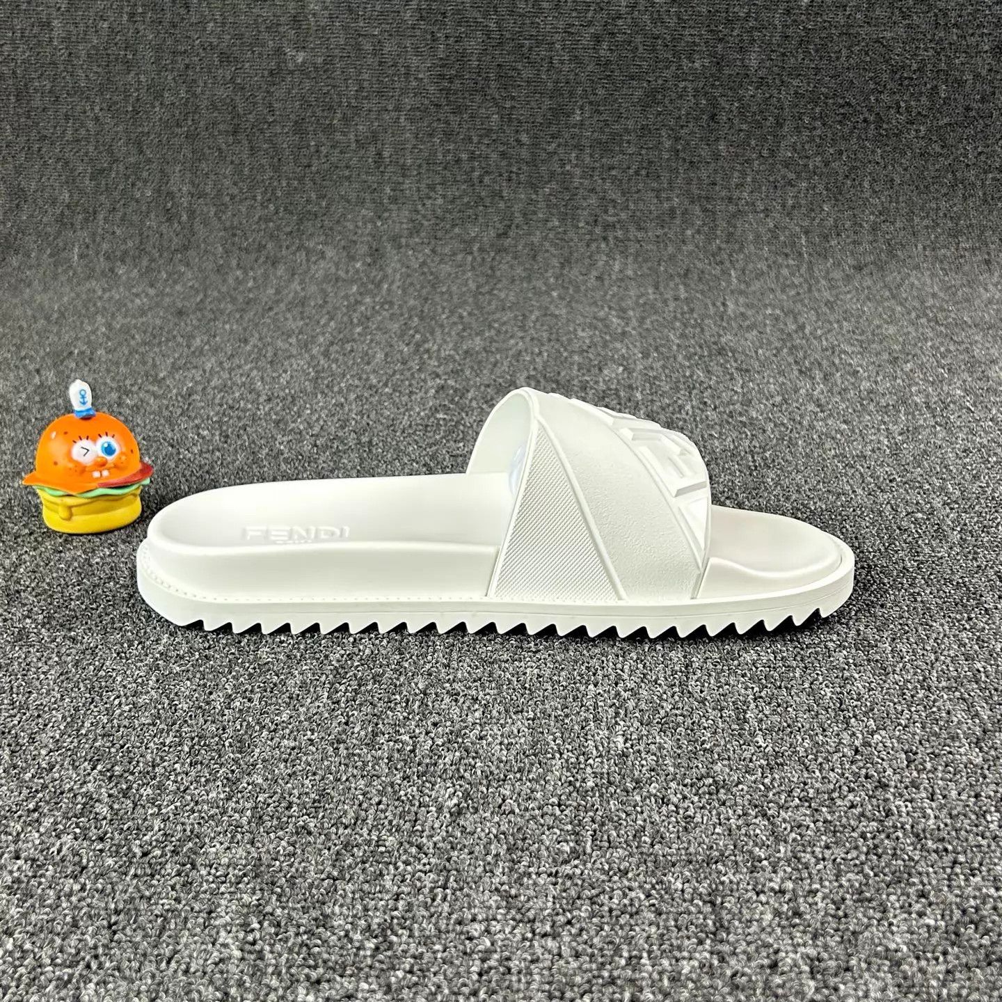 Fendi New Fendi White Embossed Logo Sandals 41 Size US 8 / EU 41 - 4 Thumbnail