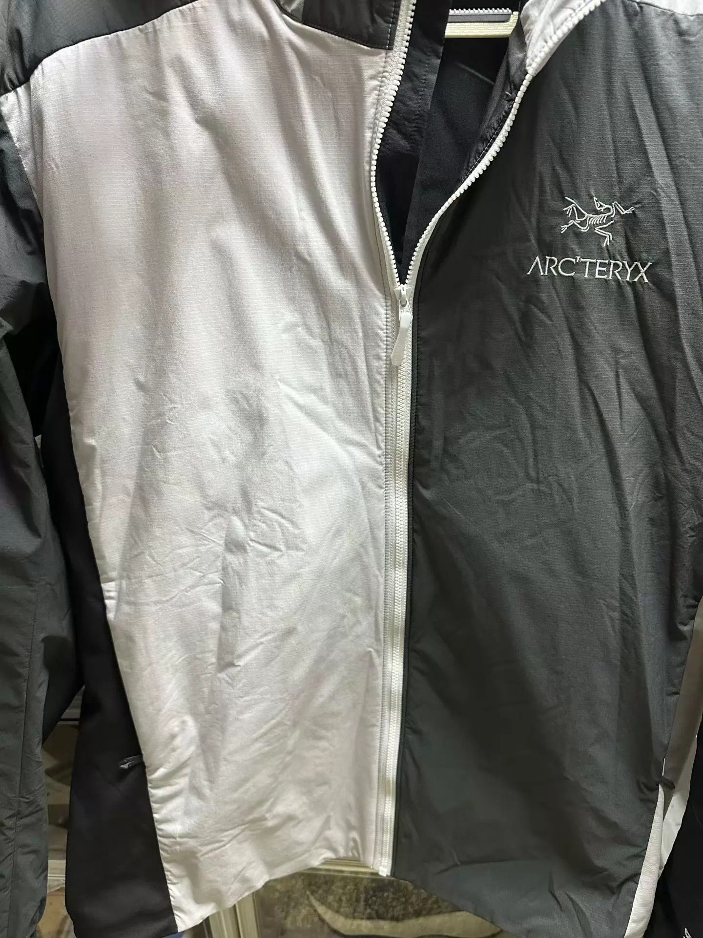 Arc'teryx Arcteryx x Beams 3 ATOM FW23 M Black/White colorblock Hoody L Size US L / EU 52-54 / 3 - 3 Thumbnail
