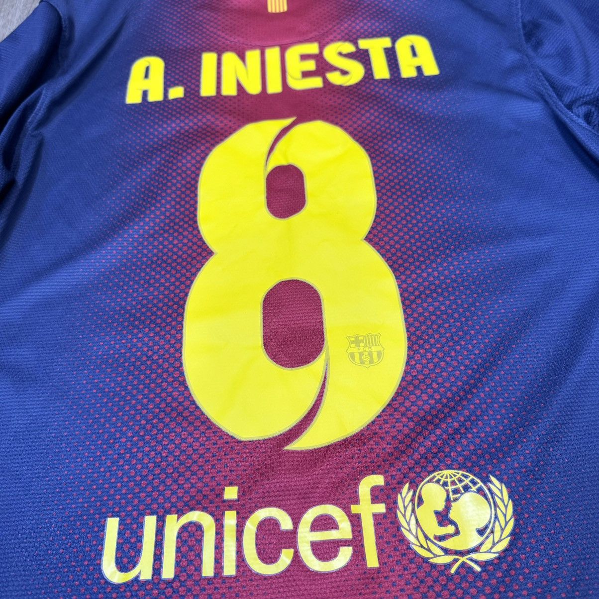 Nike Barcelona 12/13 home shirt #8 Iniesta Size US S / EU 44-46 / 1 - 5 Thumbnail