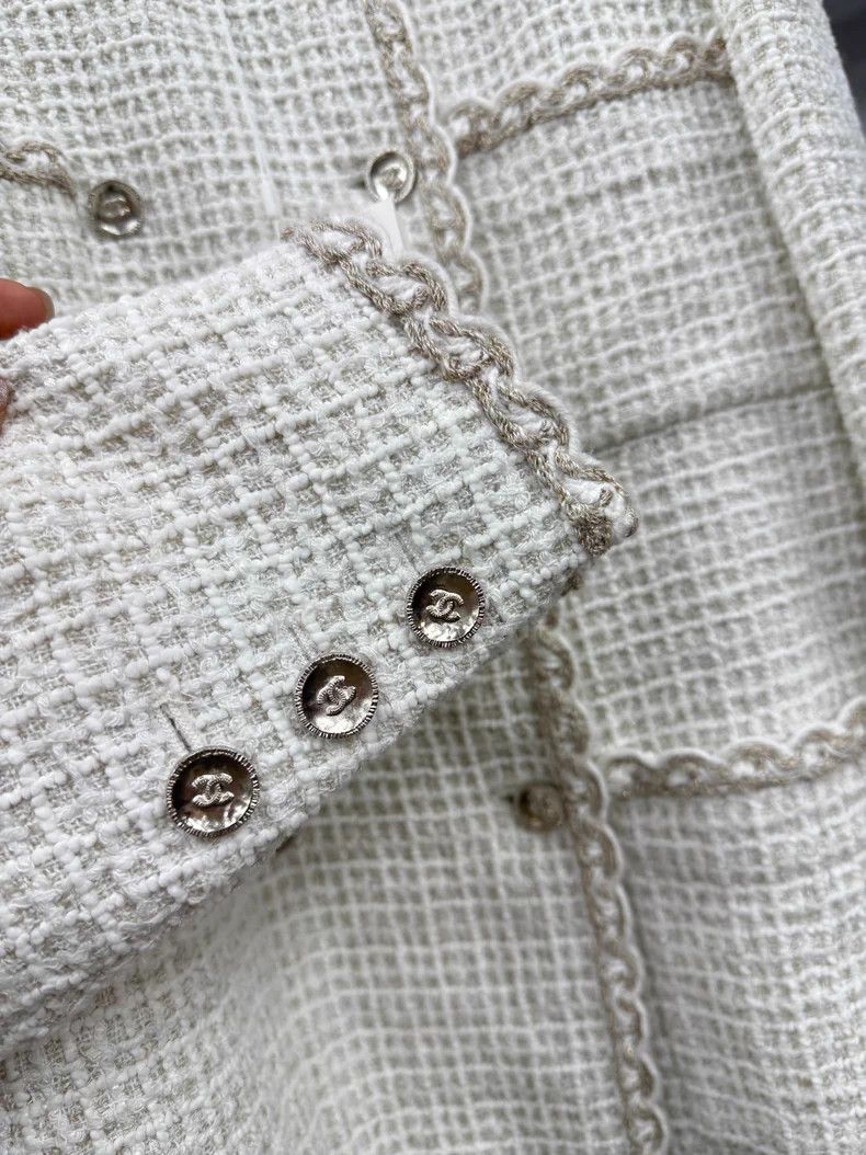 Chanel Chanel 25C white rolled tweed four-pocket double-breasted Size XS / US 0-2 / IT 36-38 - 2 Thumbnail