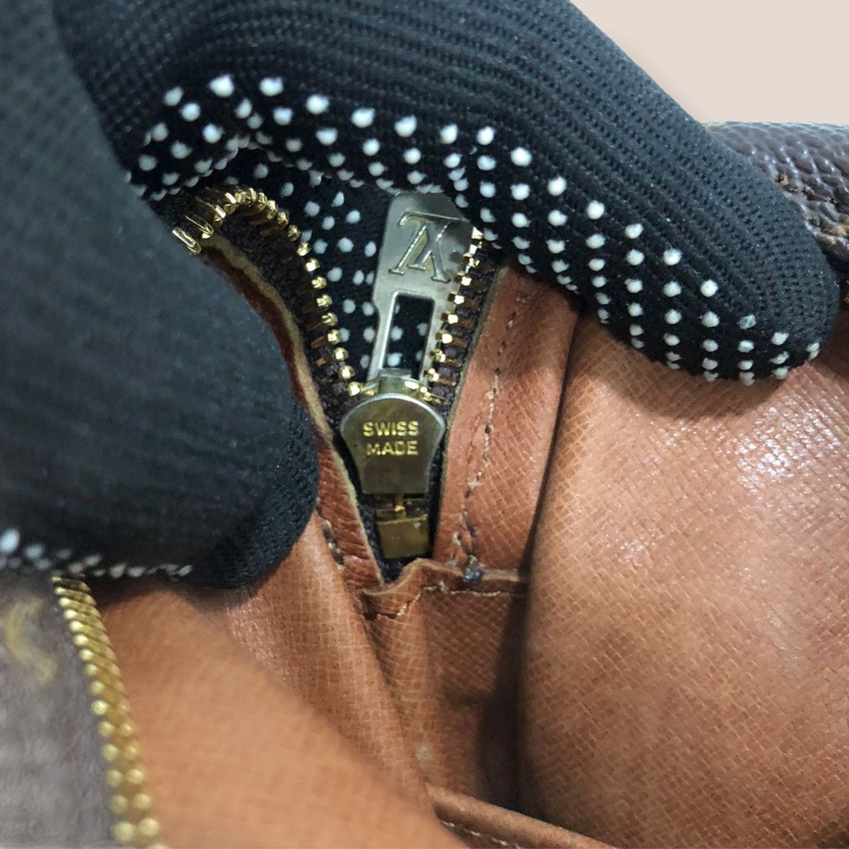 Louis Vuitton ‼️YES‼️ LOUIS VUITTON MONOGRAM DANUBE CROSSBODY SLING BAG Size ONE SIZE - 13 Thumbnail