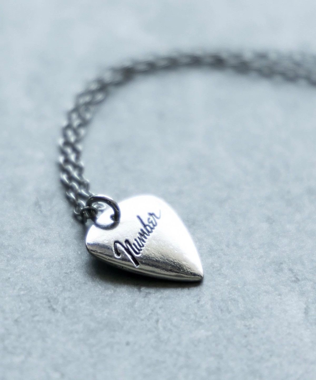 アクセサリー n (n) Number Nine Guitar Pick Neckless Number Nine Guitar Pick Charm Silver Necklace