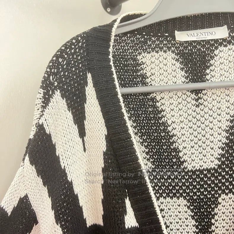 Valentino Valentino The V letter is full of printed sweaters Size S / US 4 / IT 40 - 6 Thumbnail